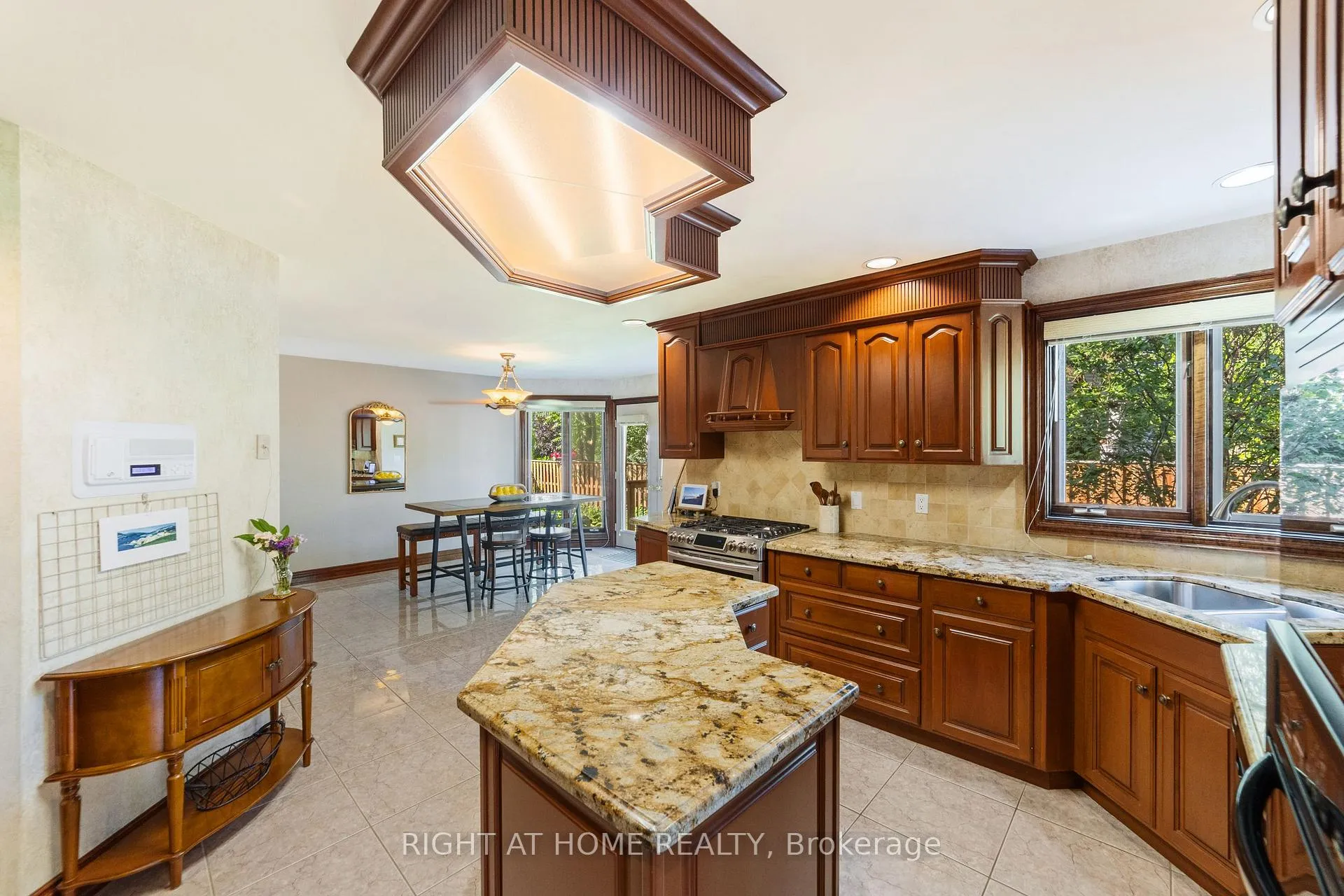Photo 17 of 7775 St Augustine Crescent, Niagara Falls, Mt. Carmel — HOMEH