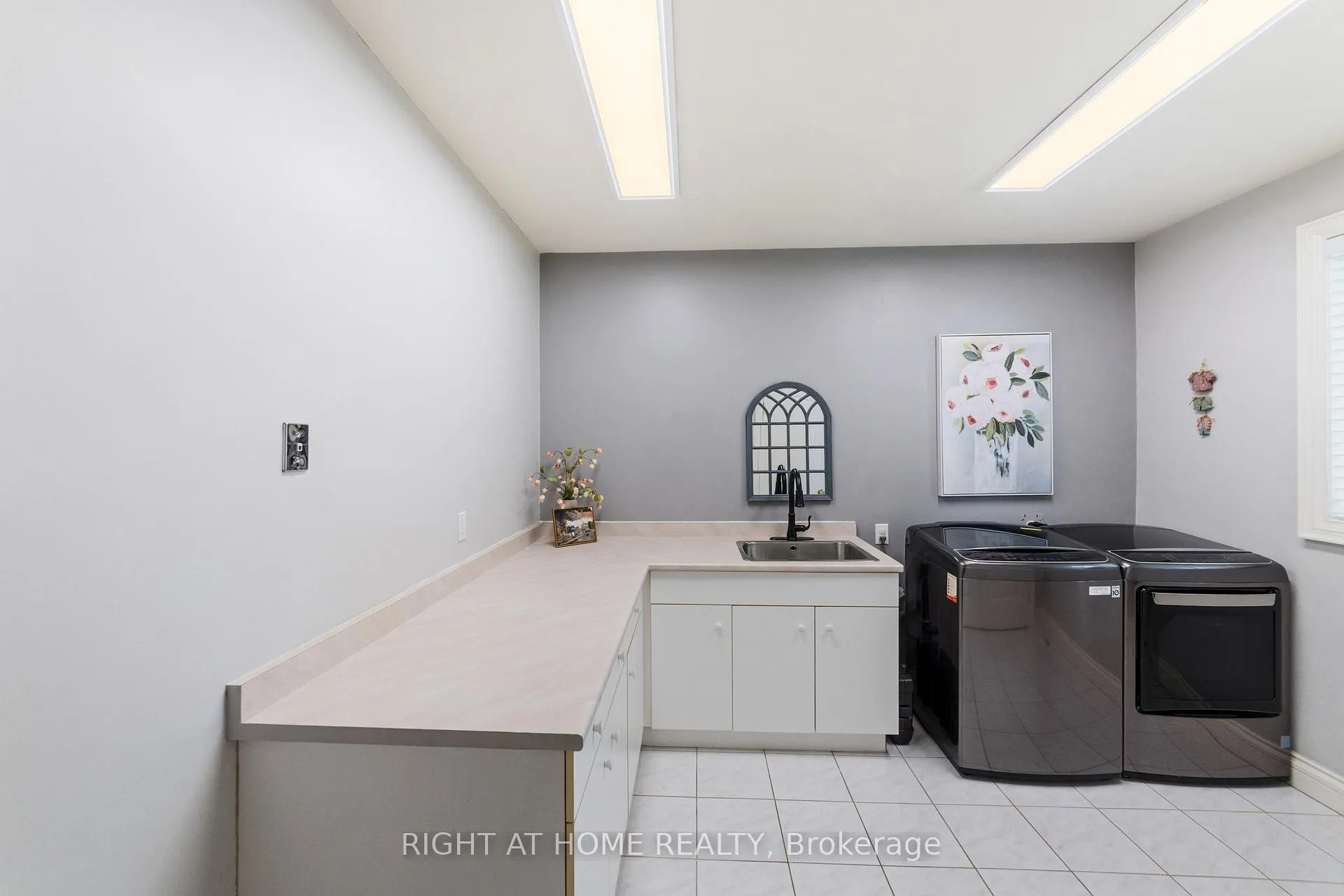 Photo 20 of 7775 St Augustine Crescent, Niagara Falls, Mt. Carmel — HOMEH
