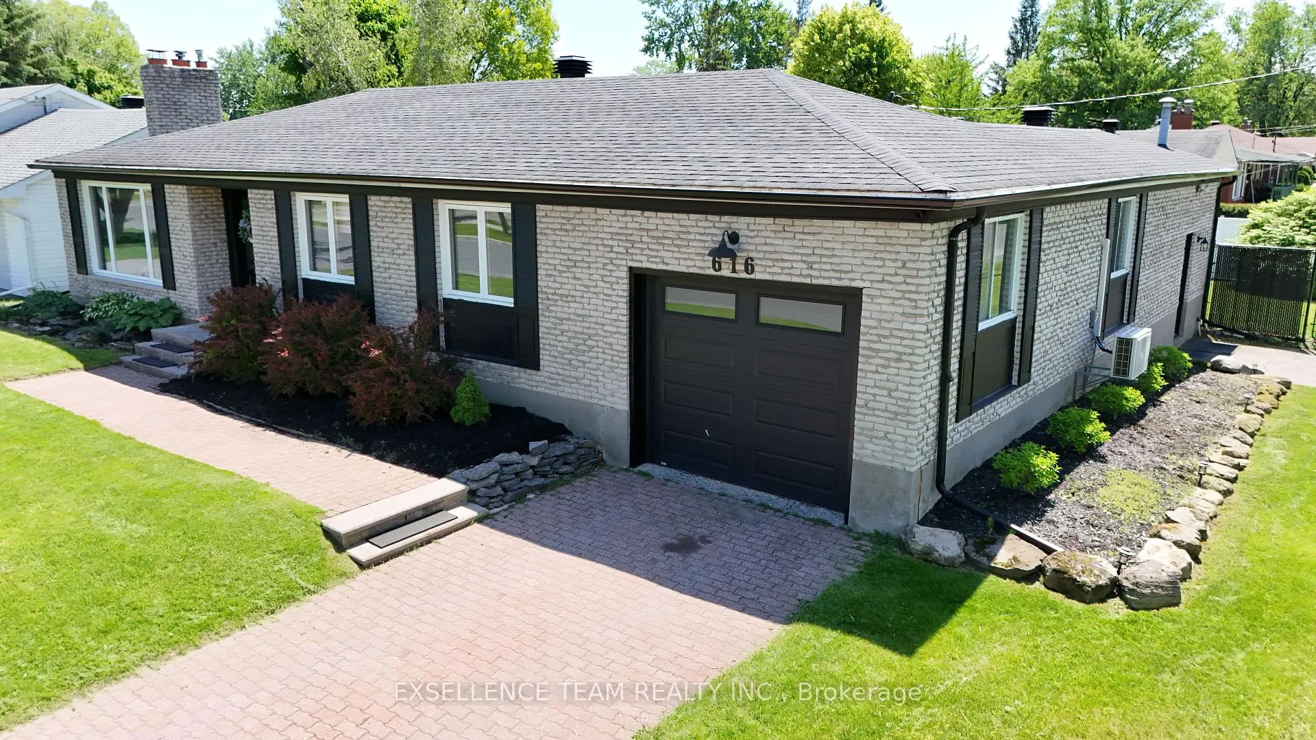 Photo 2 of 616 Surgenor Street W, Cornwall — HOMEH