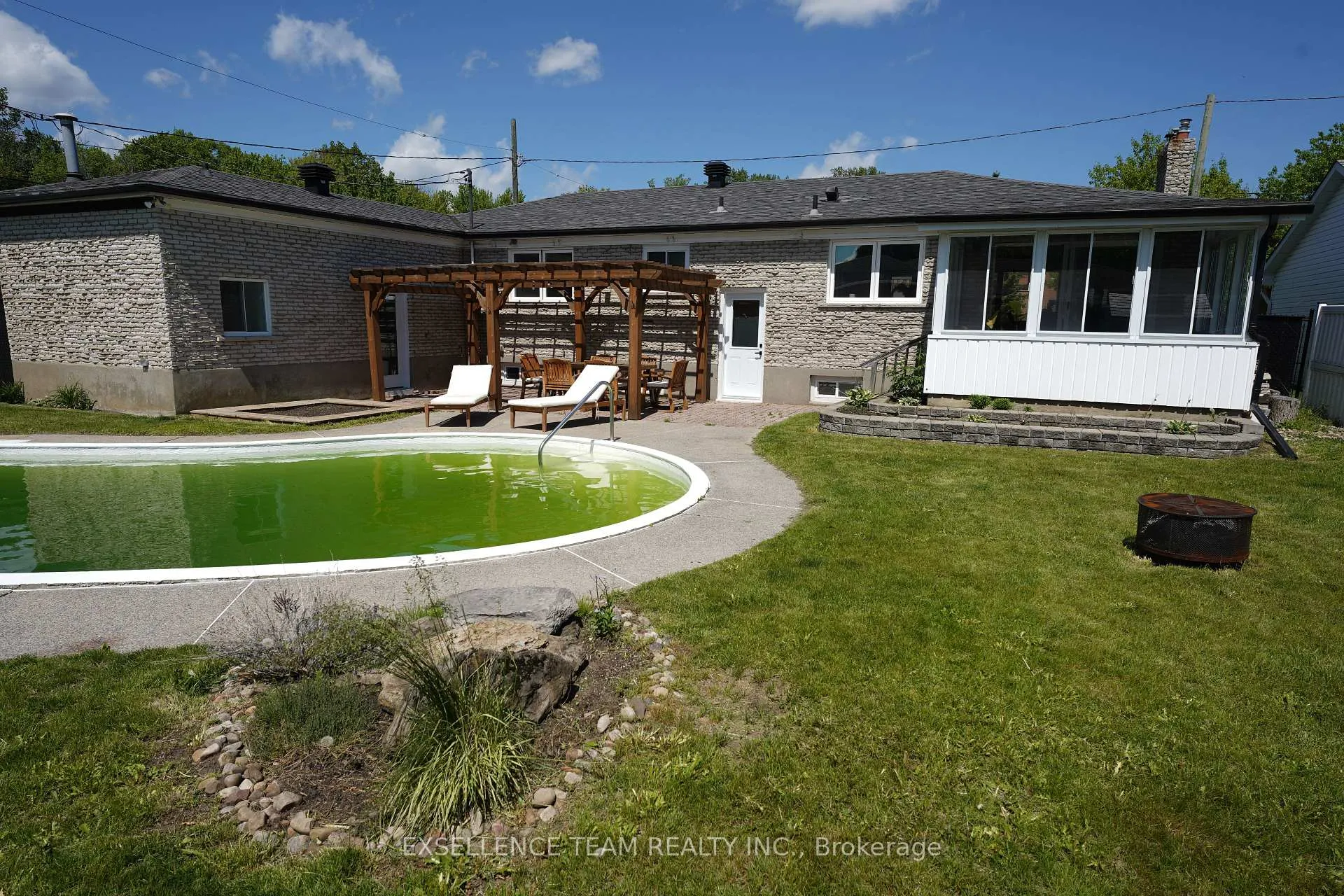 Photo 5 of 616 Surgenor Street W, Cornwall — HOMEH