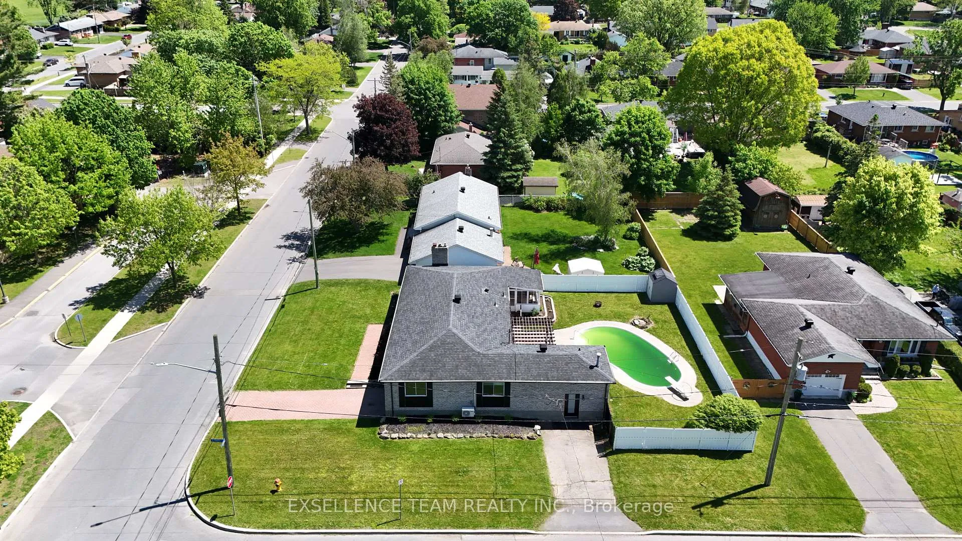 Photo 8 of 616 Surgenor Street W, Cornwall — HOMEH