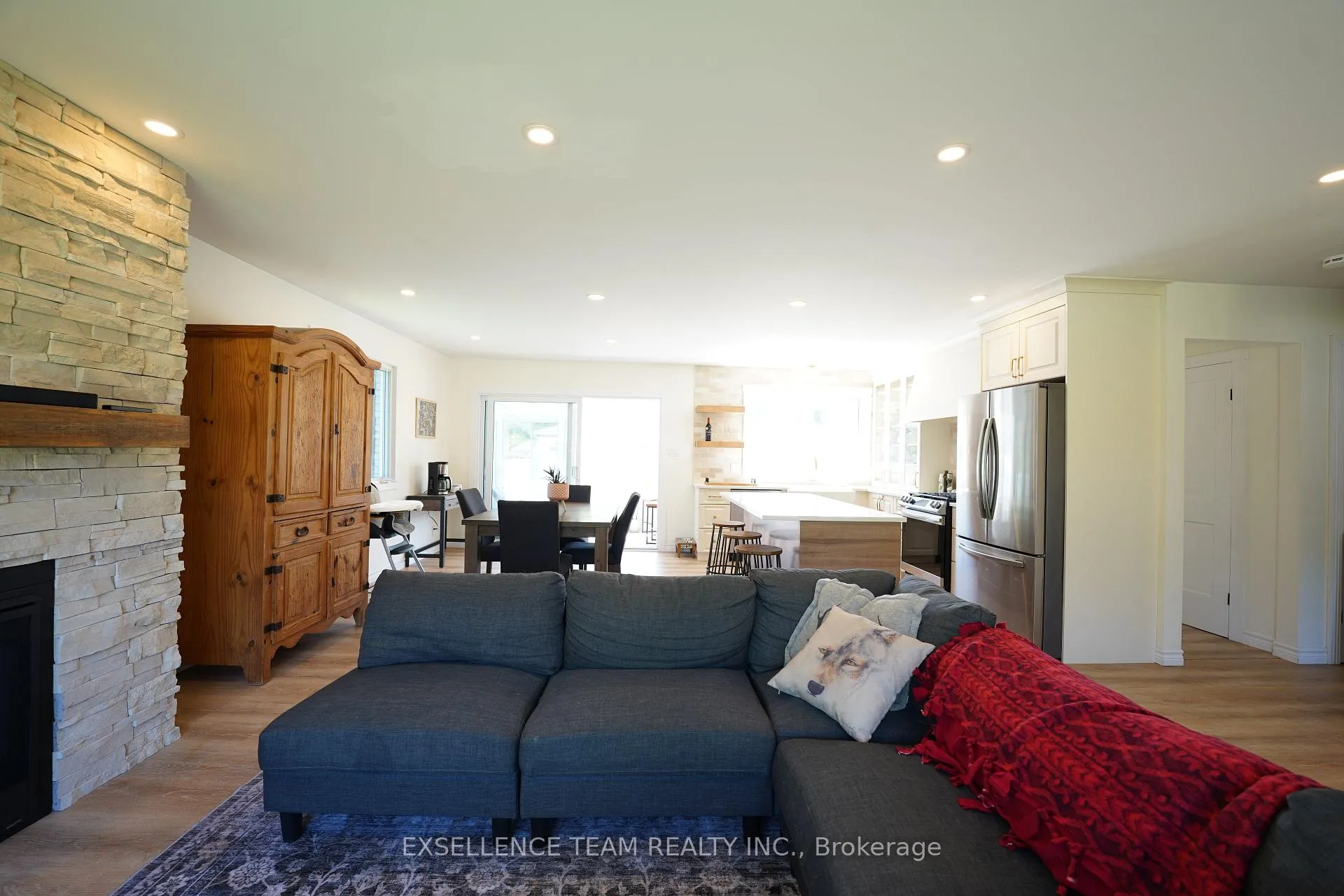 Photo 11 of 616 Surgenor Street W, Cornwall — HOMEH