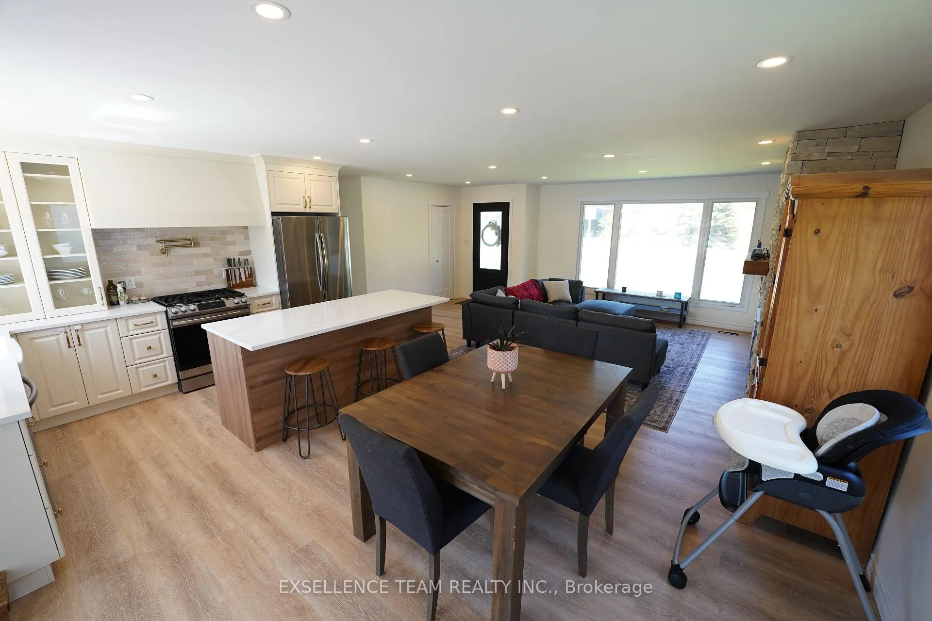 Photo 17 of 616 Surgenor Street W, Cornwall — HOMEH