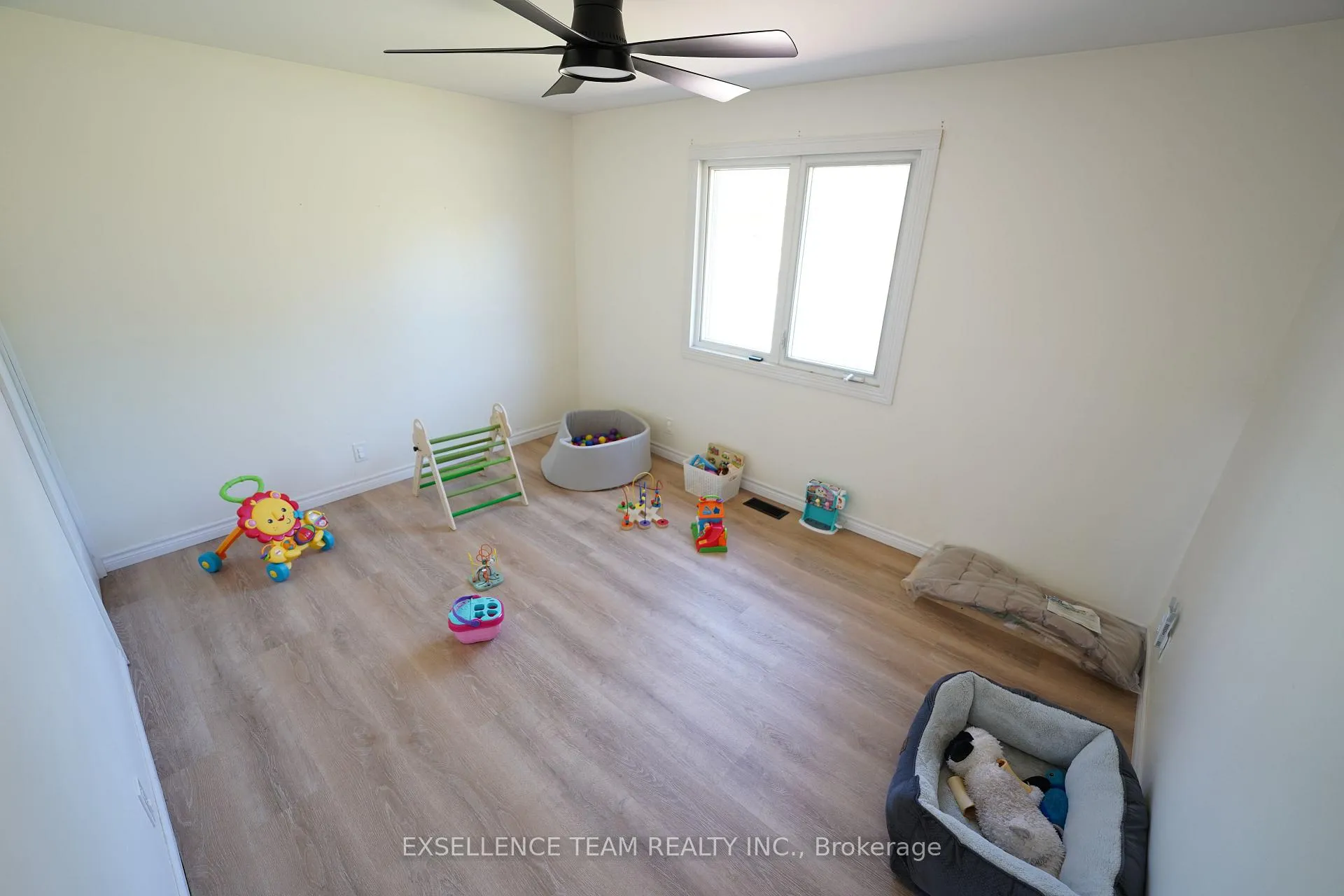 Photo 21 of 616 Surgenor Street W, Cornwall — HOMEH