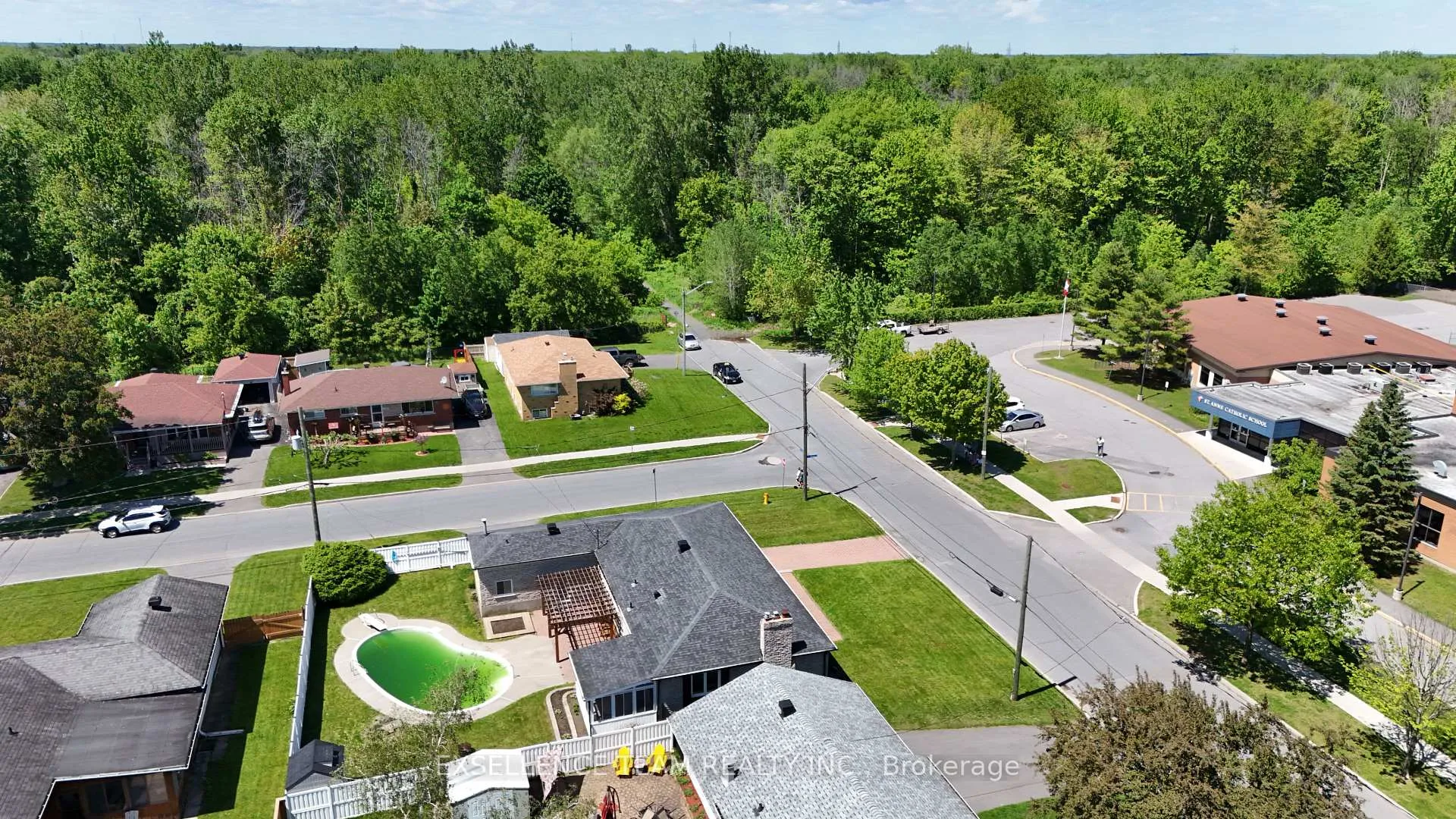 Photo 32 of 616 Surgenor Street W, Cornwall — HOMEH