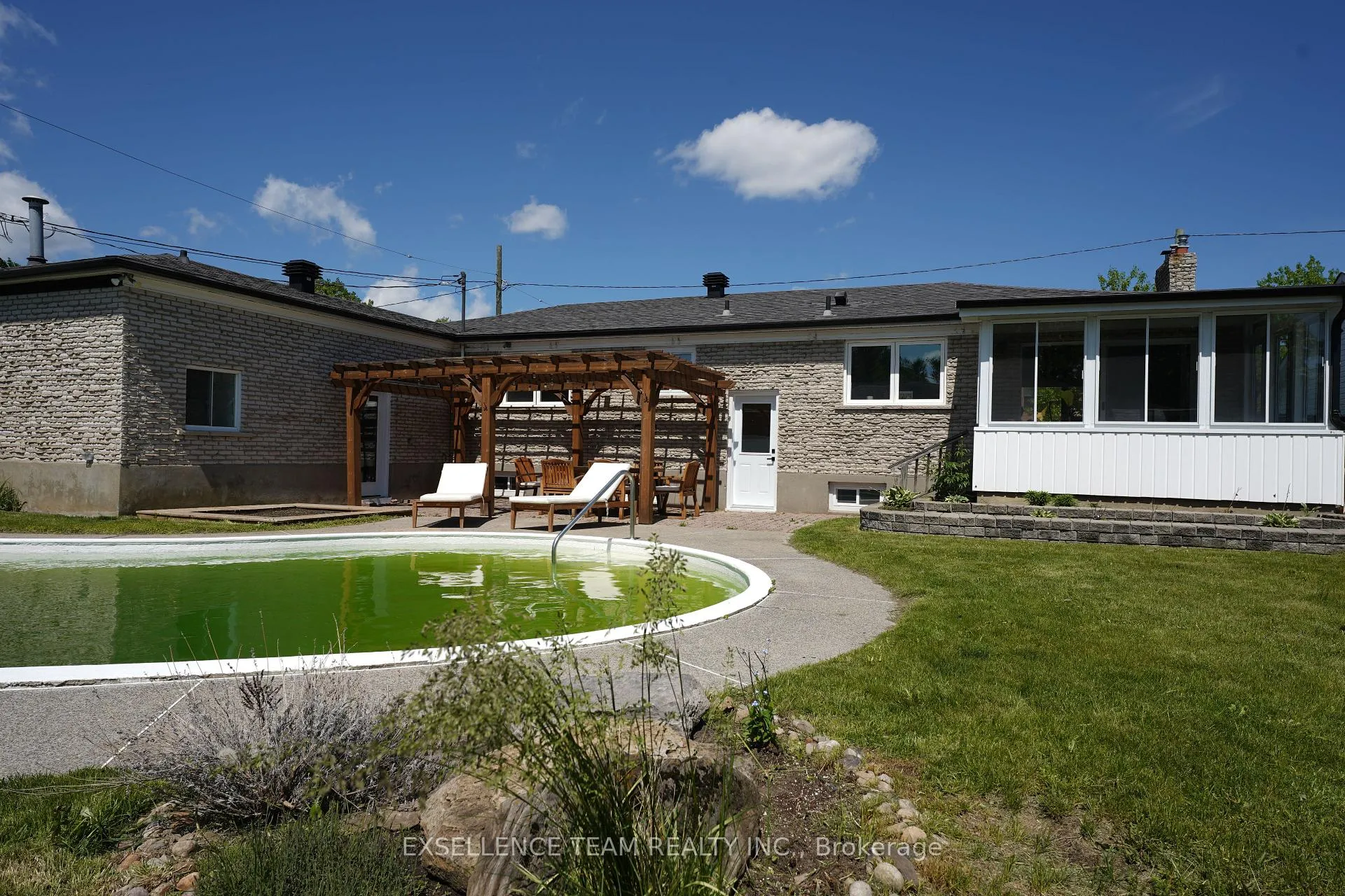 Photo 35 of 616 Surgenor Street W, Cornwall — HOMEH