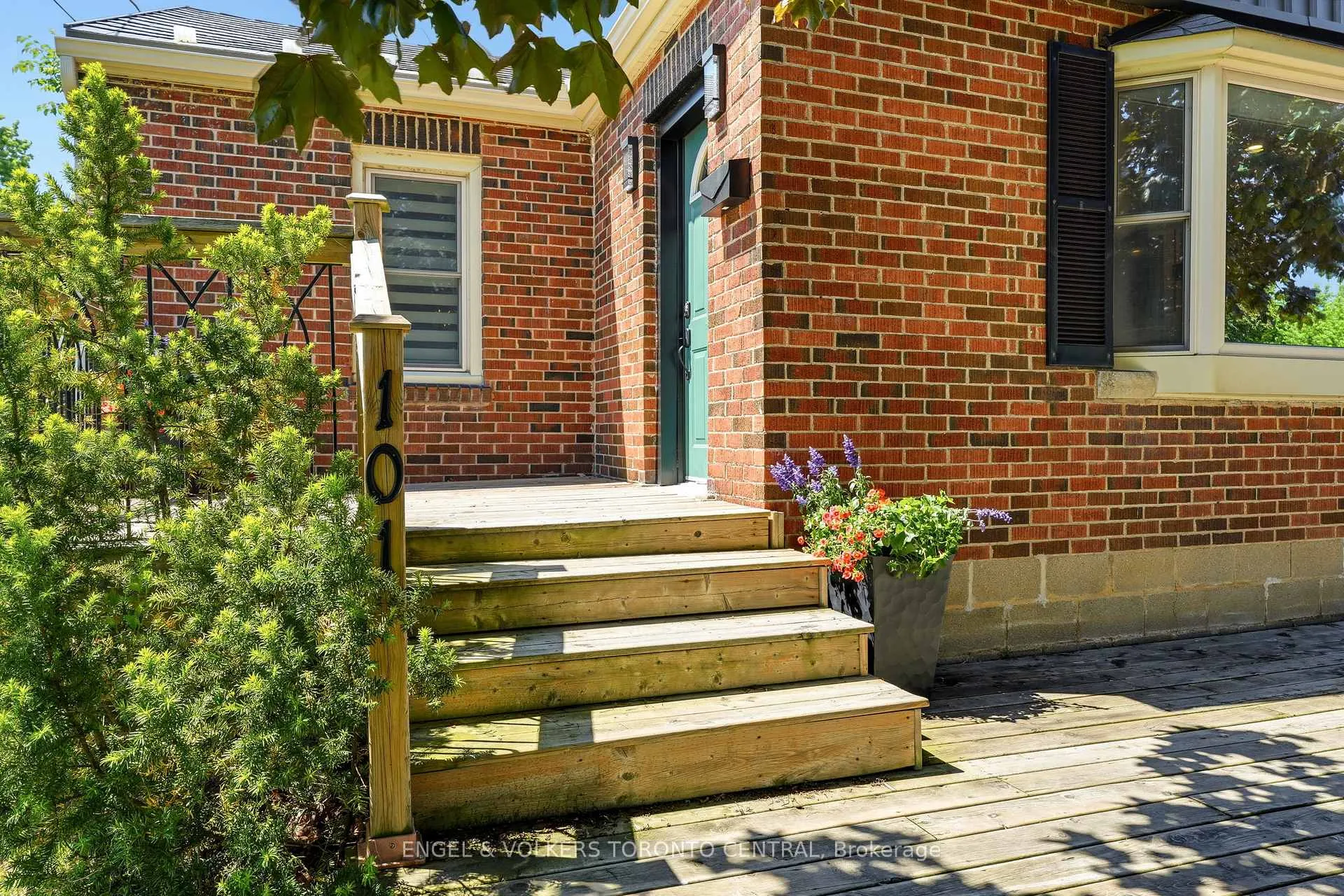 Photo 3 of 101 Irene Avenue, Hamilton, Stoney Creek — HOMEH