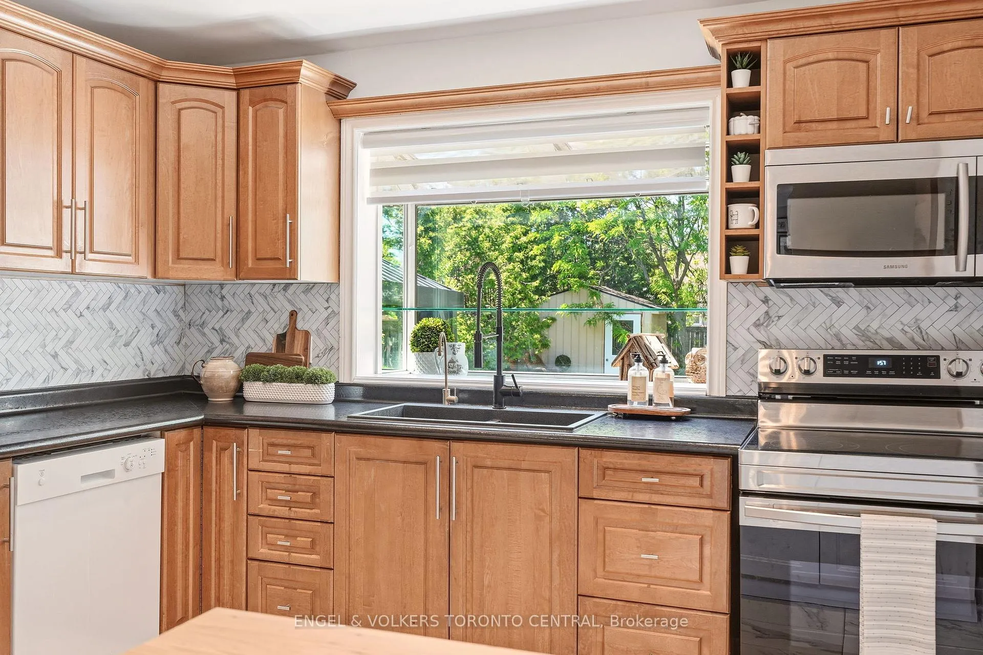 Photo 21 of 101 Irene Avenue, Hamilton, Stoney Creek — HOMEH