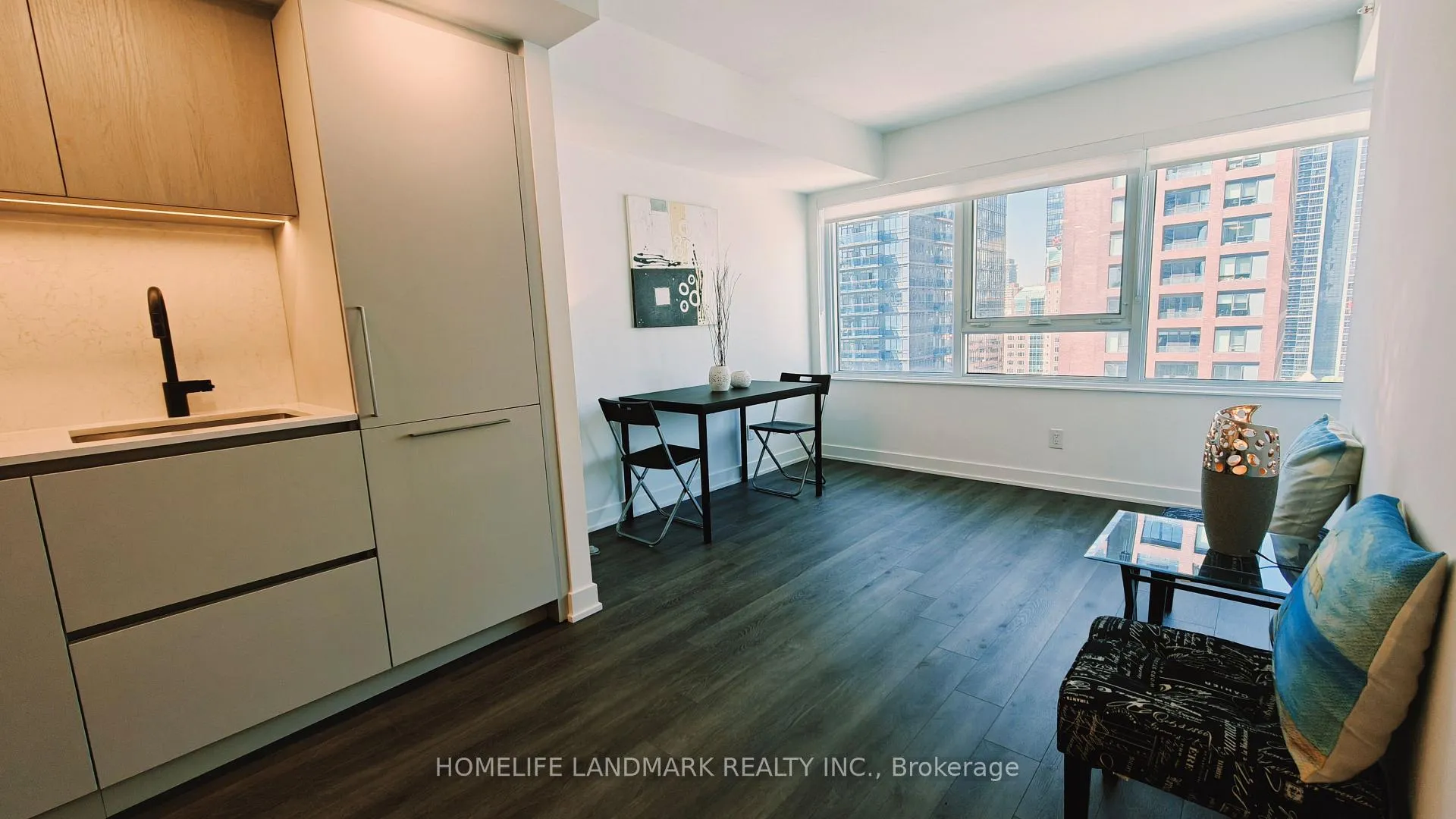 Front of Unit 1603, 609 Sherbourne Street