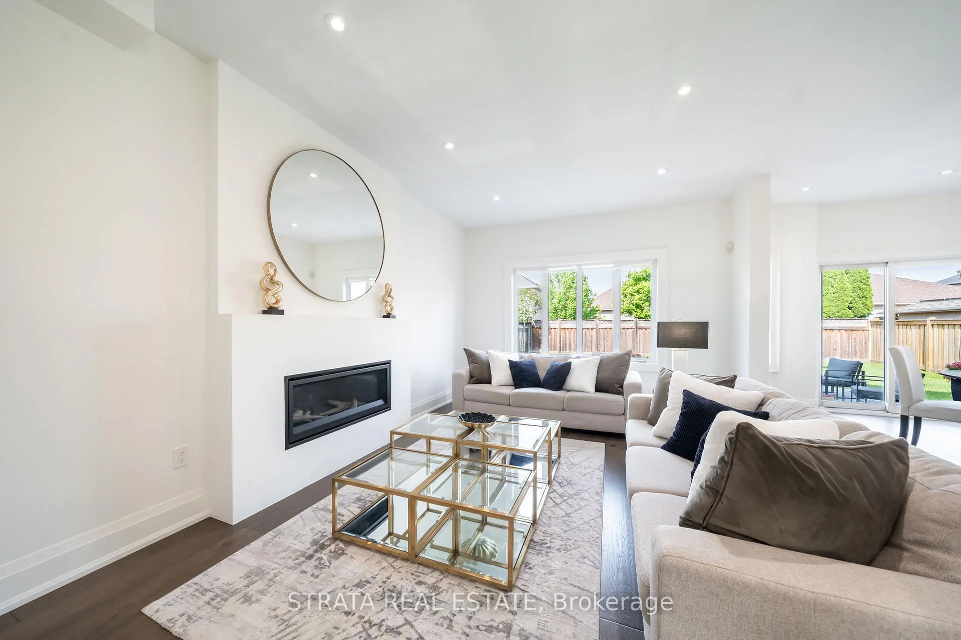 Photo 3 of 39 Dunblane Avenue, Vaughan, Maple — HOMEH
