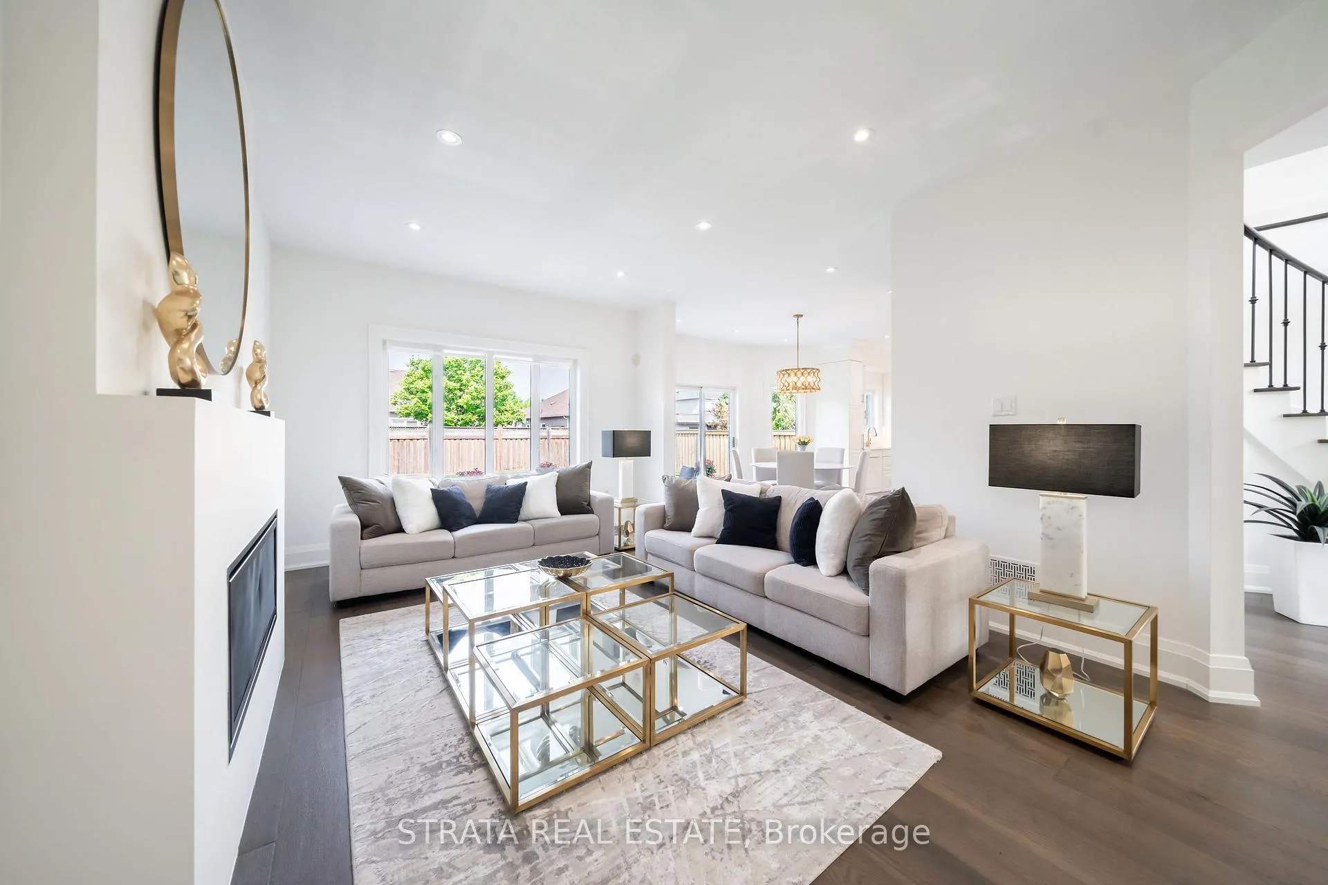 Photo 4 of 39 Dunblane Avenue, Vaughan, Maple — HOMEH