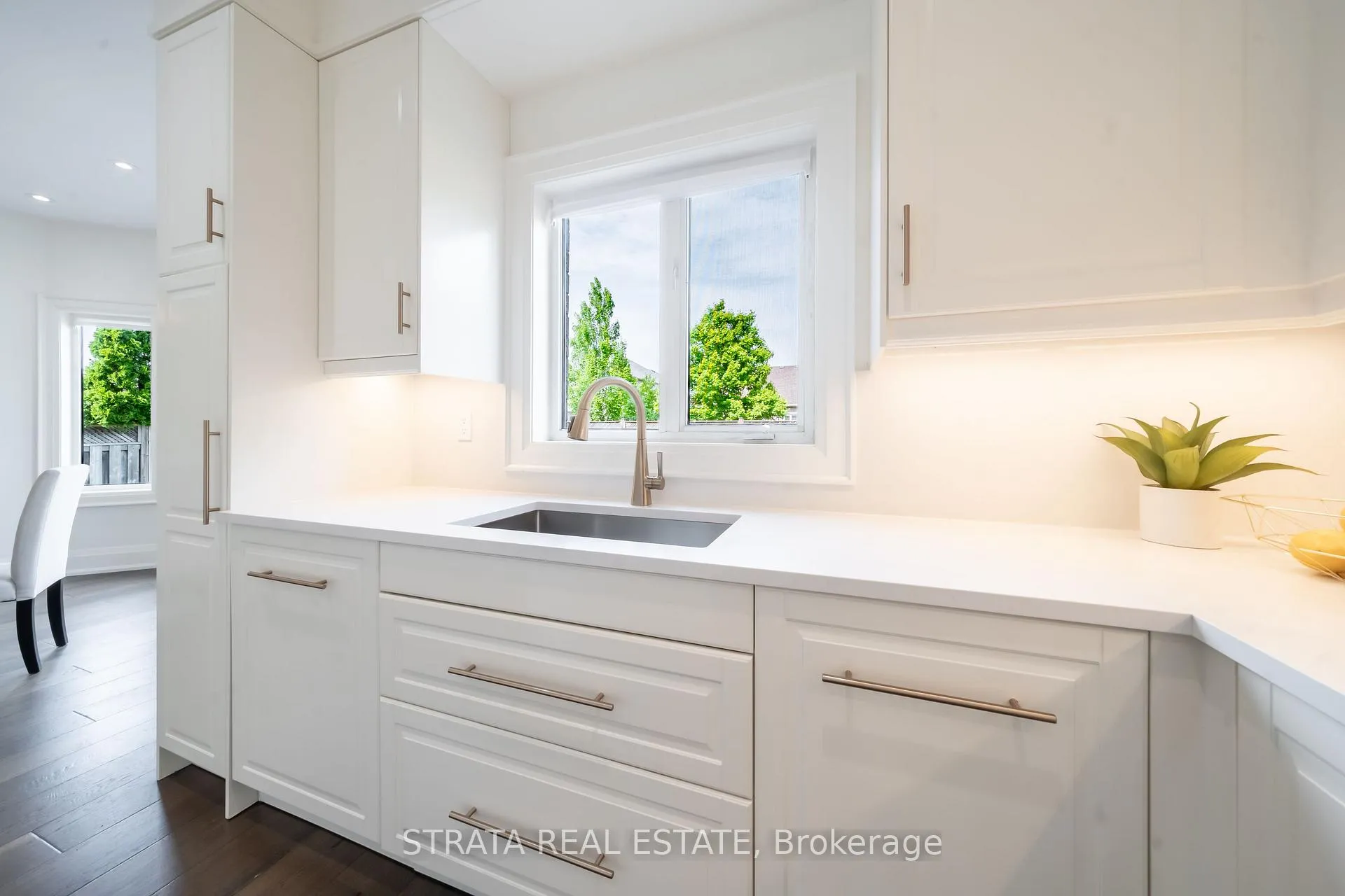 Photo 11 of 39 Dunblane Avenue, Vaughan, Maple — HOMEH