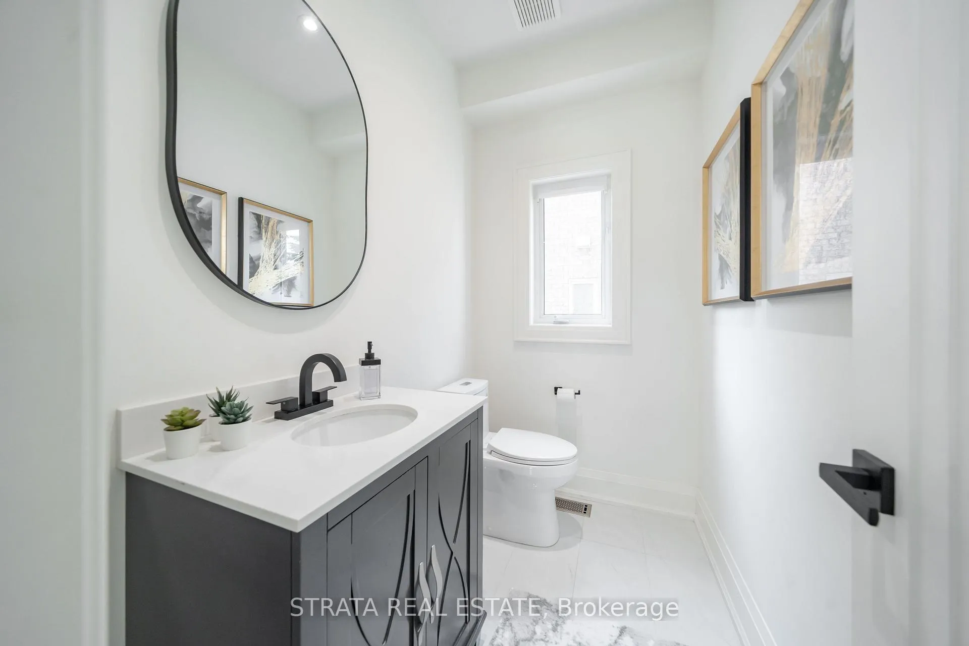 Photo 15 of 39 Dunblane Avenue, Vaughan, Maple — HOMEH