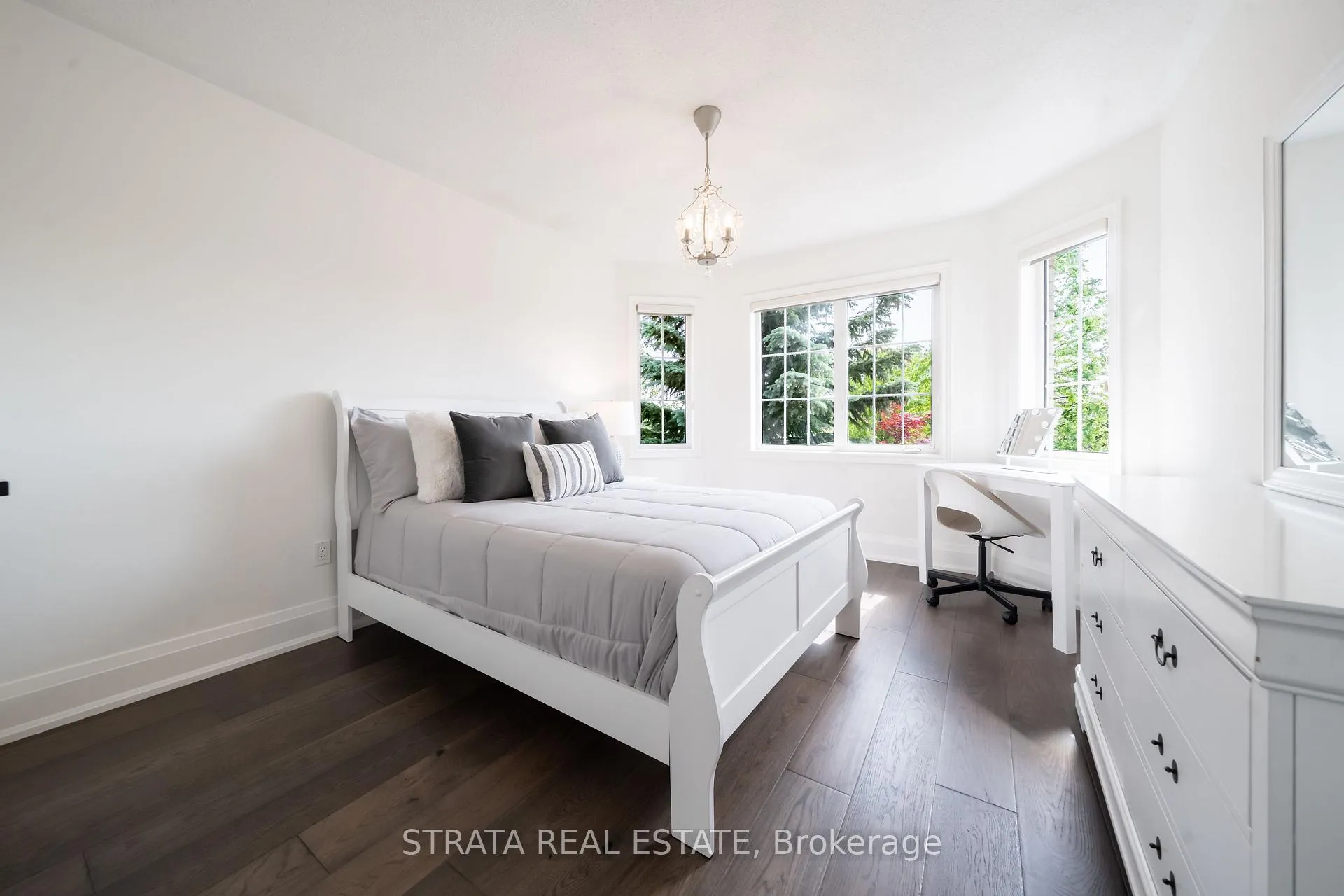 Photo 20 of 39 Dunblane Avenue, Vaughan, Maple — HOMEH