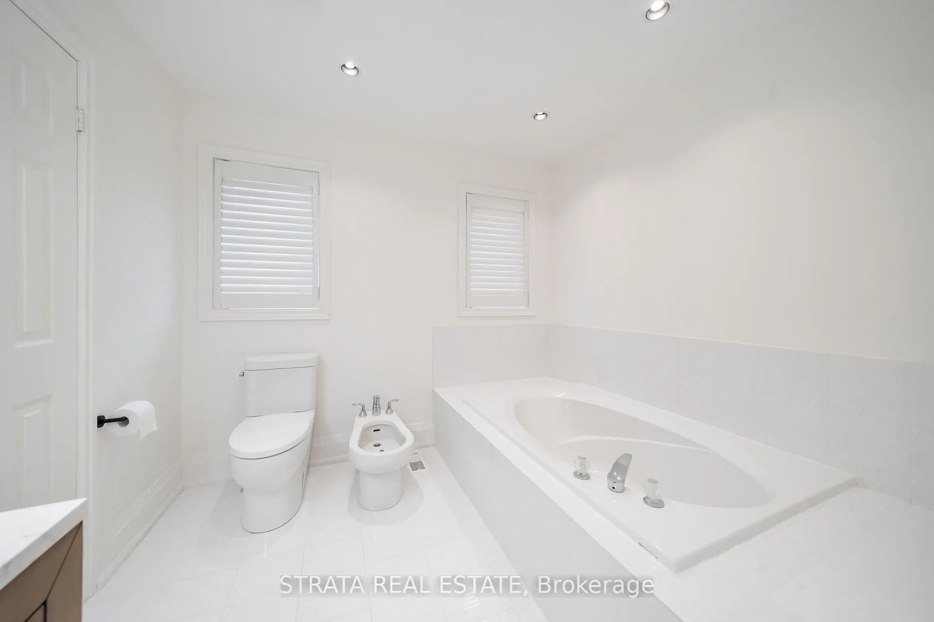 Photo 30 of 39 Dunblane Avenue, Vaughan, Maple — HOMEH