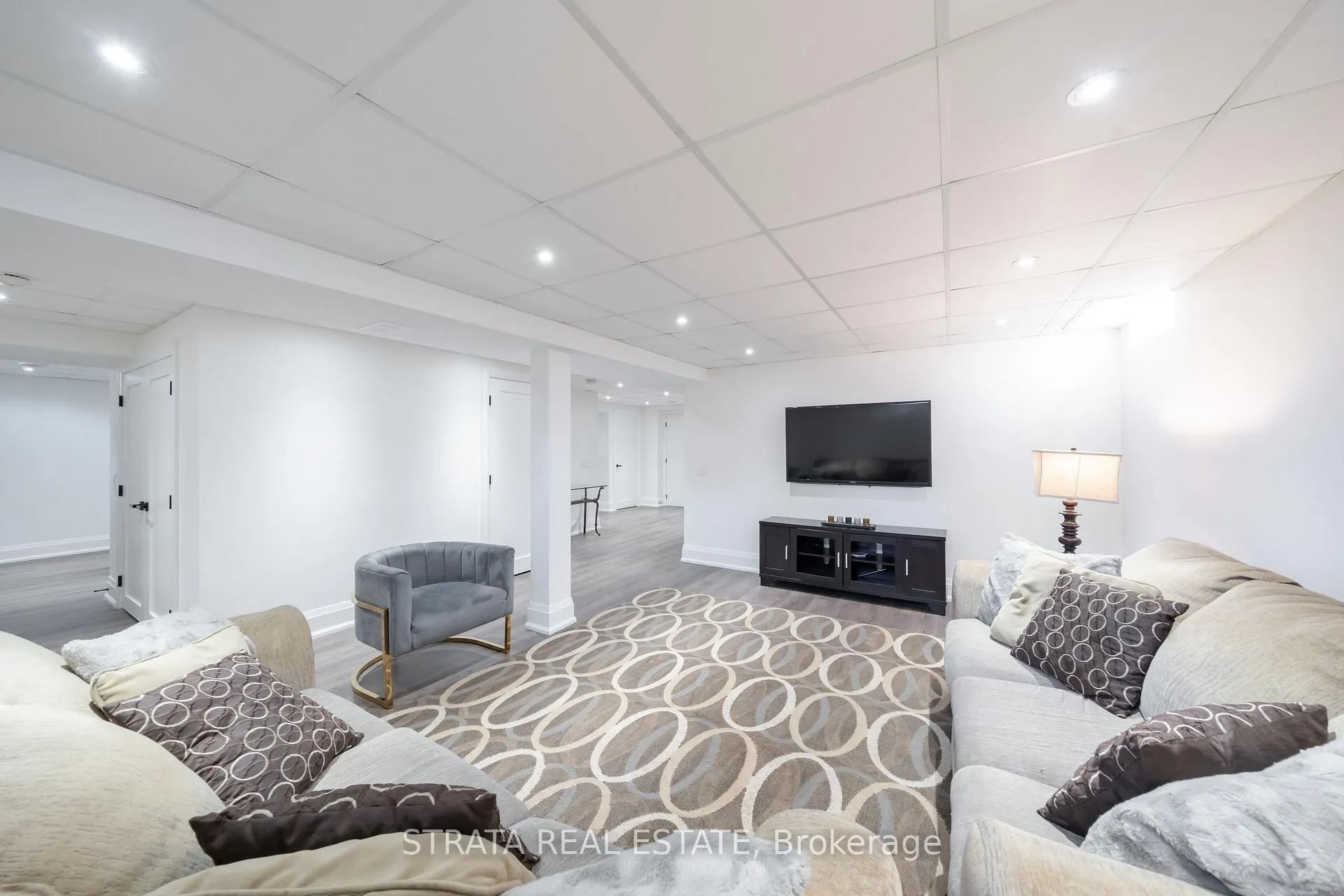 Photo 32 of 39 Dunblane Avenue, Vaughan, Maple — HOMEH