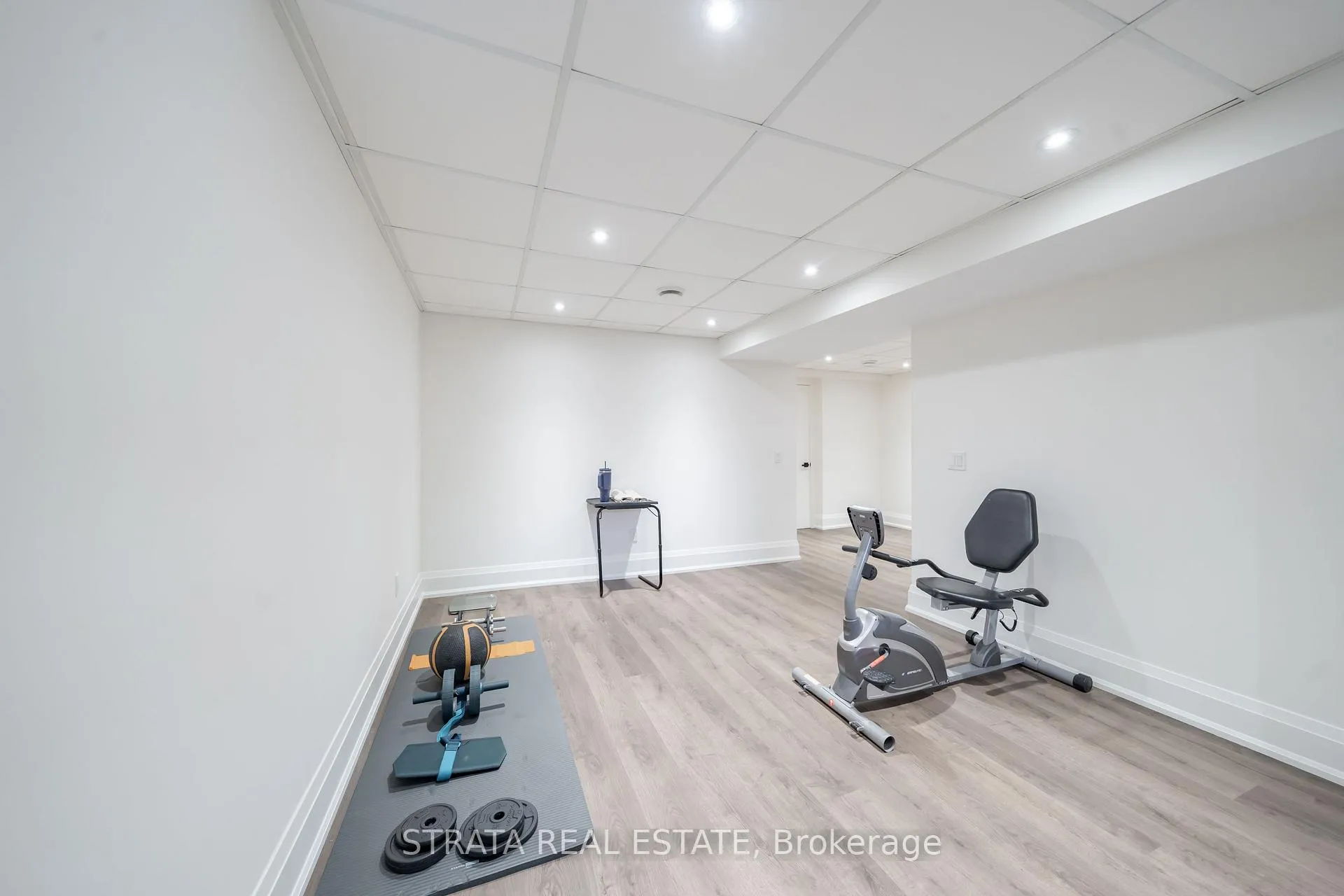 Photo 34 of 39 Dunblane Avenue, Vaughan, Maple — HOMEH