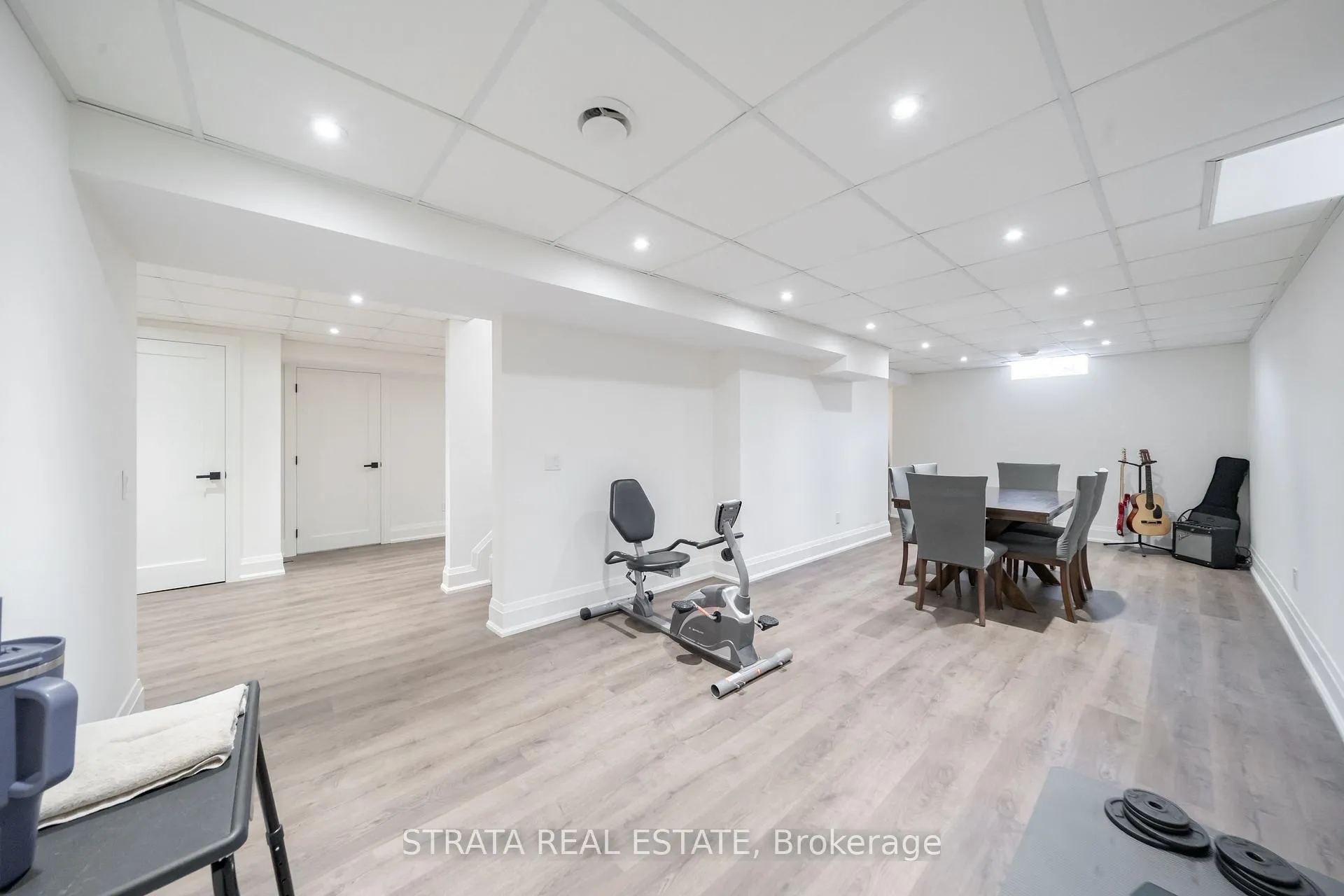 Photo 35 of 39 Dunblane Avenue, Vaughan, Maple — HOMEH