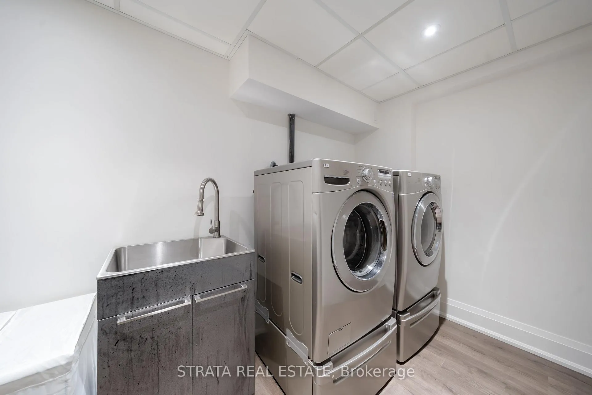 Photo 36 of 39 Dunblane Avenue, Vaughan, Maple — HOMEH