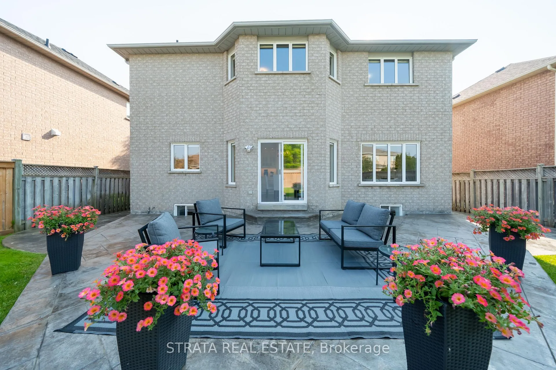 Photo 40 of 39 Dunblane Avenue, Vaughan, Maple — HOMEH