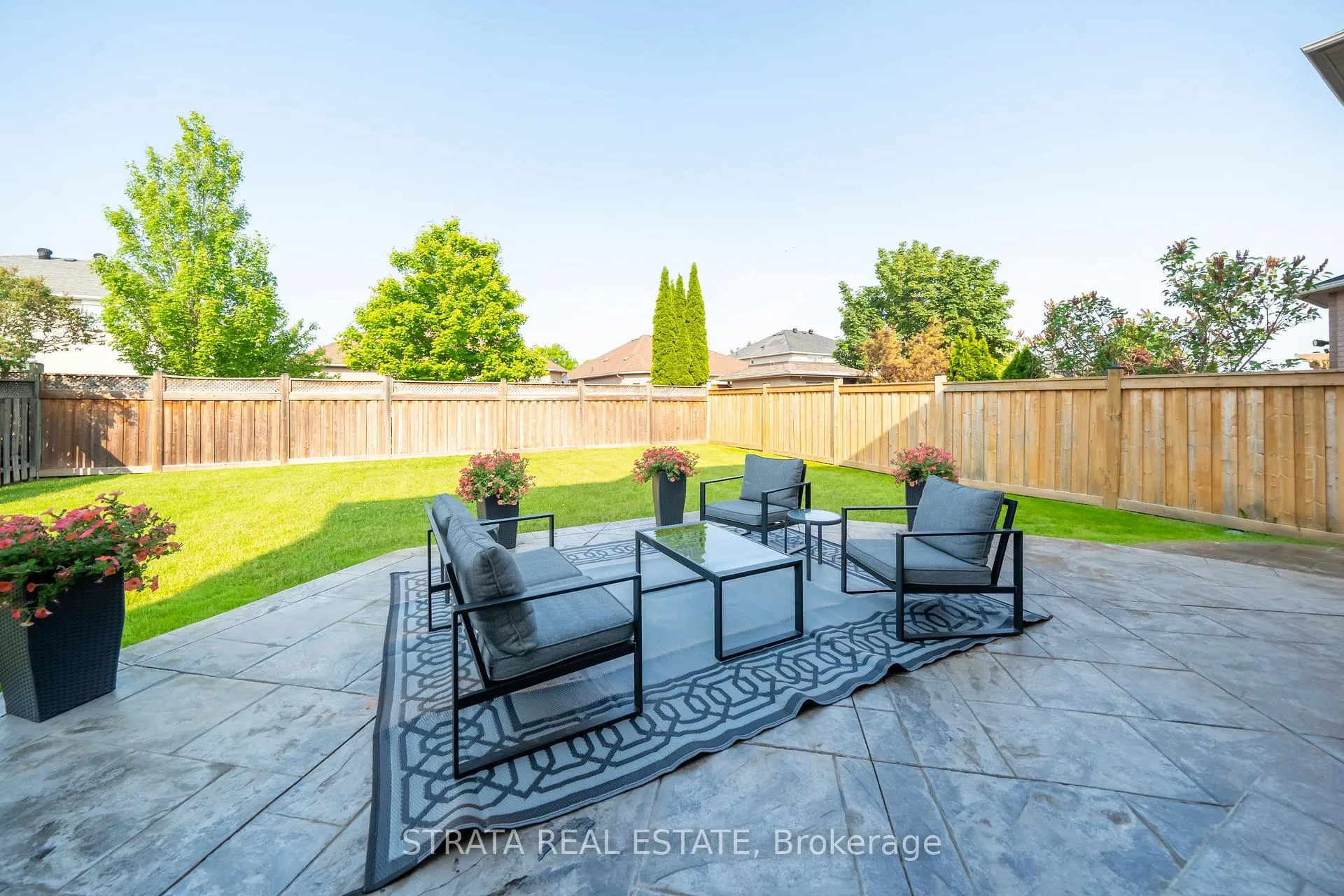 Photo 41 of 39 Dunblane Avenue, Vaughan, Maple — HOMEH