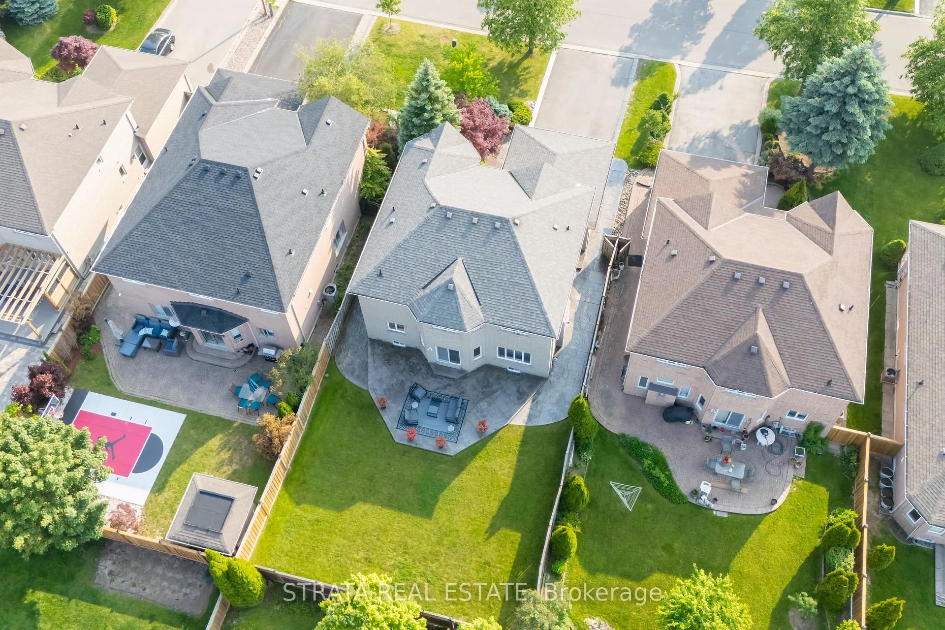 Photo 43 of 39 Dunblane Avenue, Vaughan, Maple — HOMEH