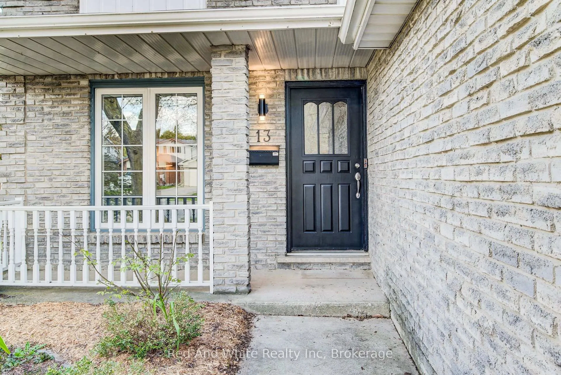 Photo 3 of 13 Gateview Drive, Waterloo, Westvale — HOMEH