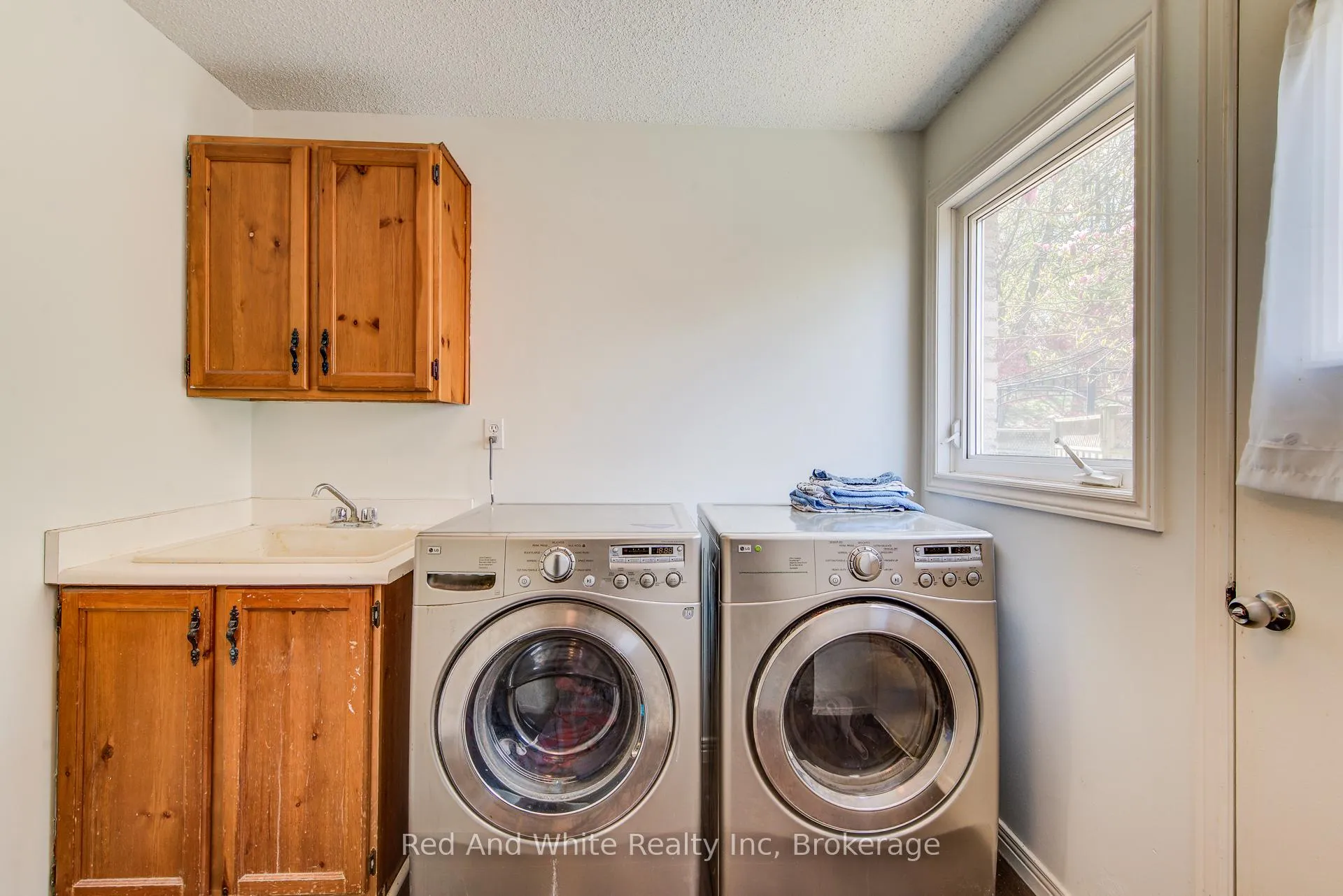 Photo 7 of 13 Gateview Drive, Waterloo, Westvale — HOMEH