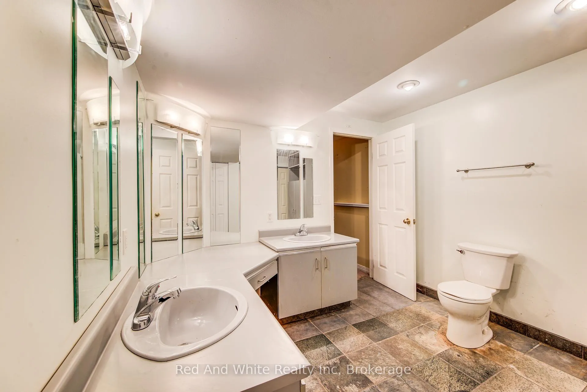 Photo 31 of 13 Gateview Drive, Waterloo, Westvale — HOMEH