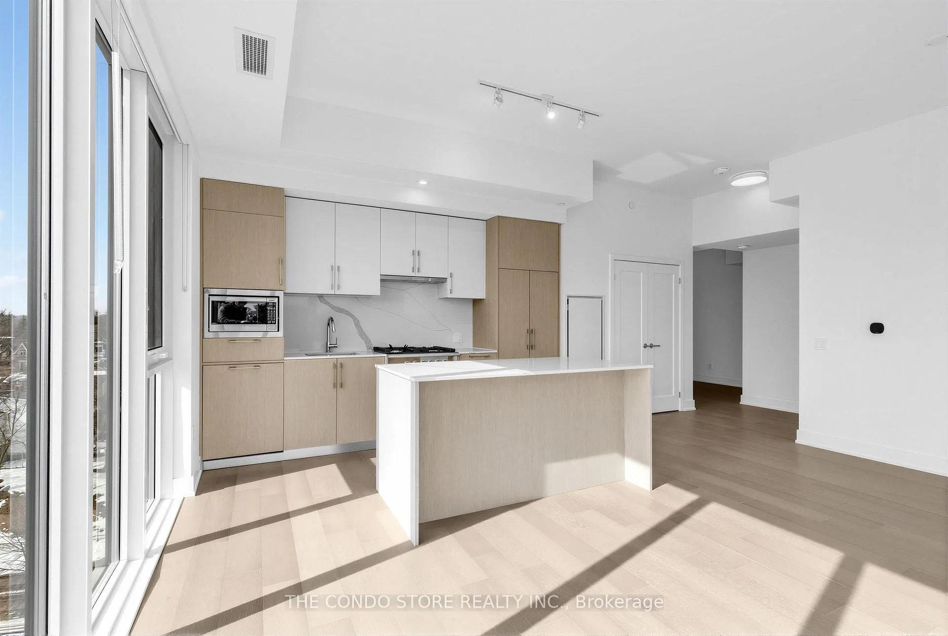 Photo 6 of Unit 602, 8 Manor Road W, Toronto, Yonge-Eglinton — HOMEH