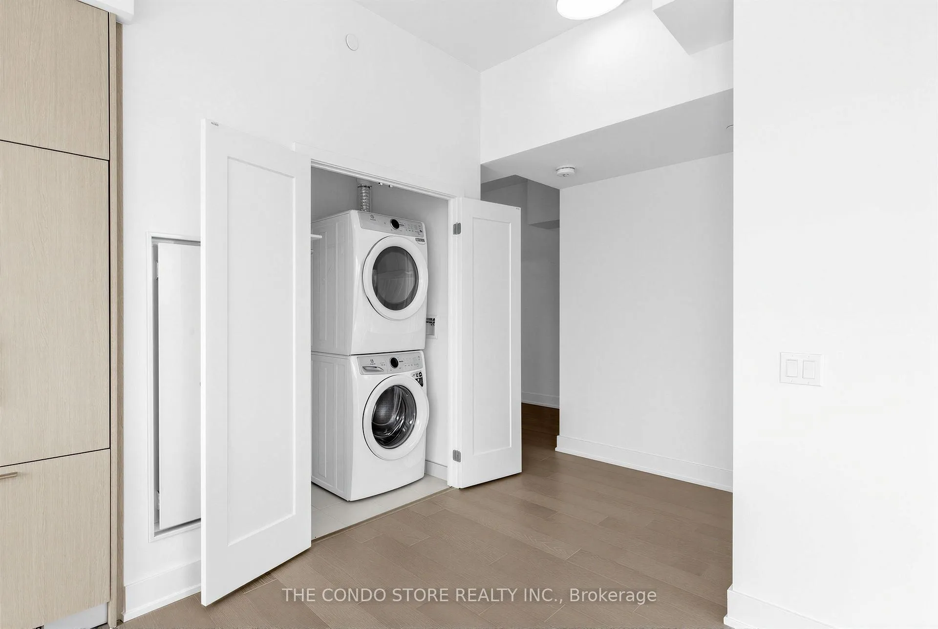 Photo 7 of Unit 602, 8 Manor Road W, Toronto, Yonge-Eglinton — HOMEH