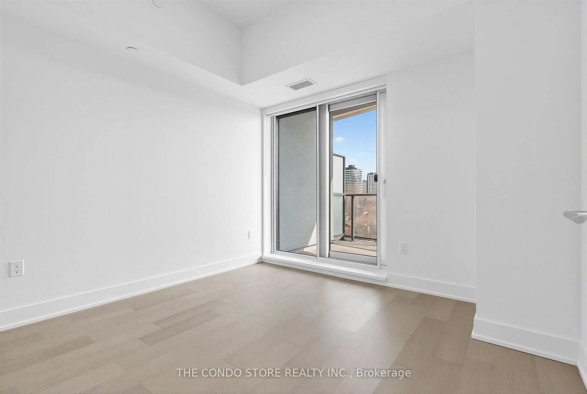 Photo 9 of Unit 602, 8 Manor Road W, Toronto, Yonge-Eglinton — HOMEH