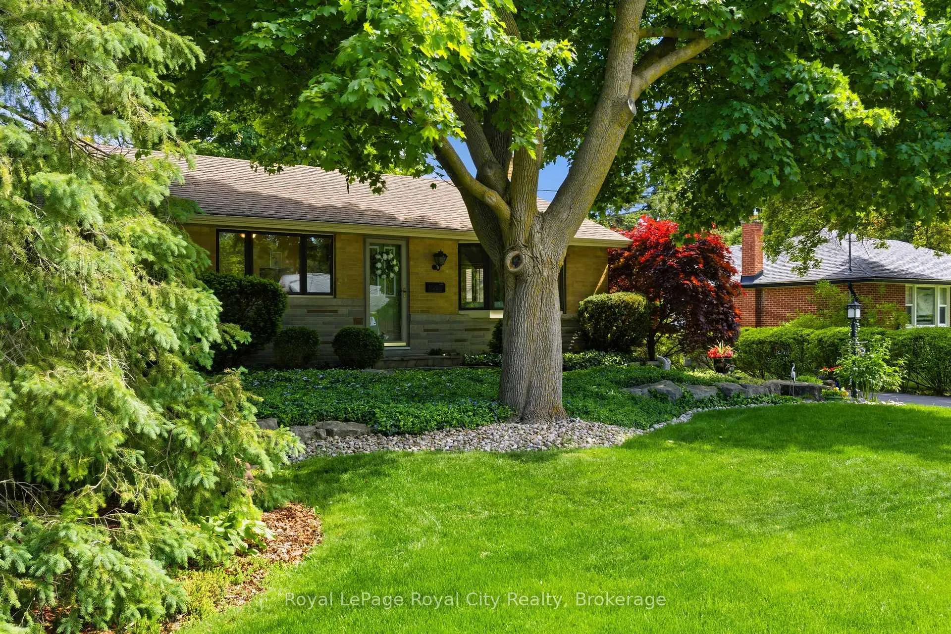 Photo 4 of 92 Dean Avenue, Guelph, Dovercliffe Park/Old University — HOMEH