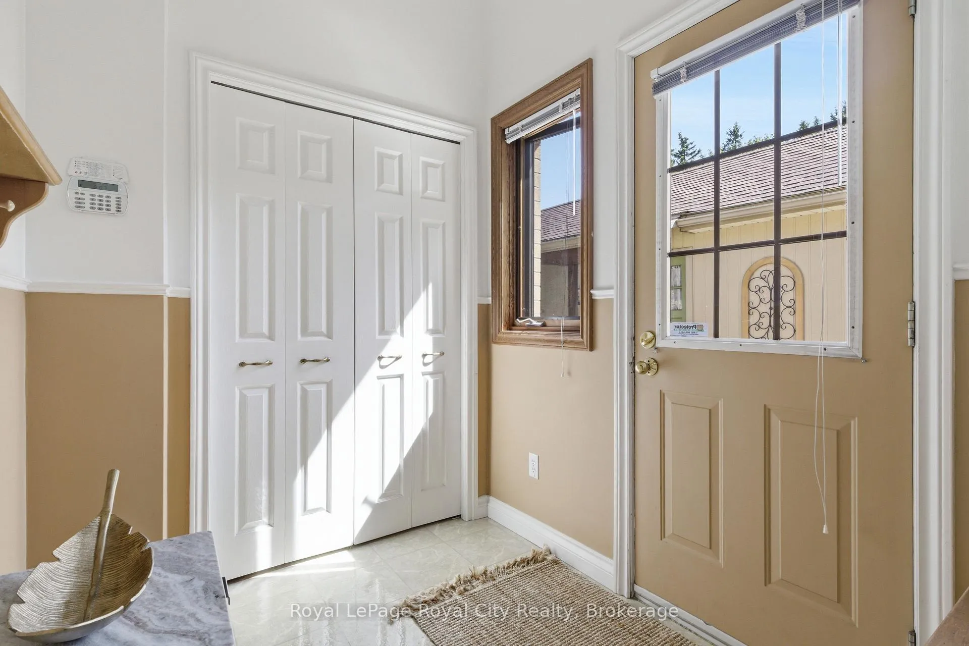 Photo 8 of 92 Dean Avenue, Guelph, Dovercliffe Park/Old University — HOMEH