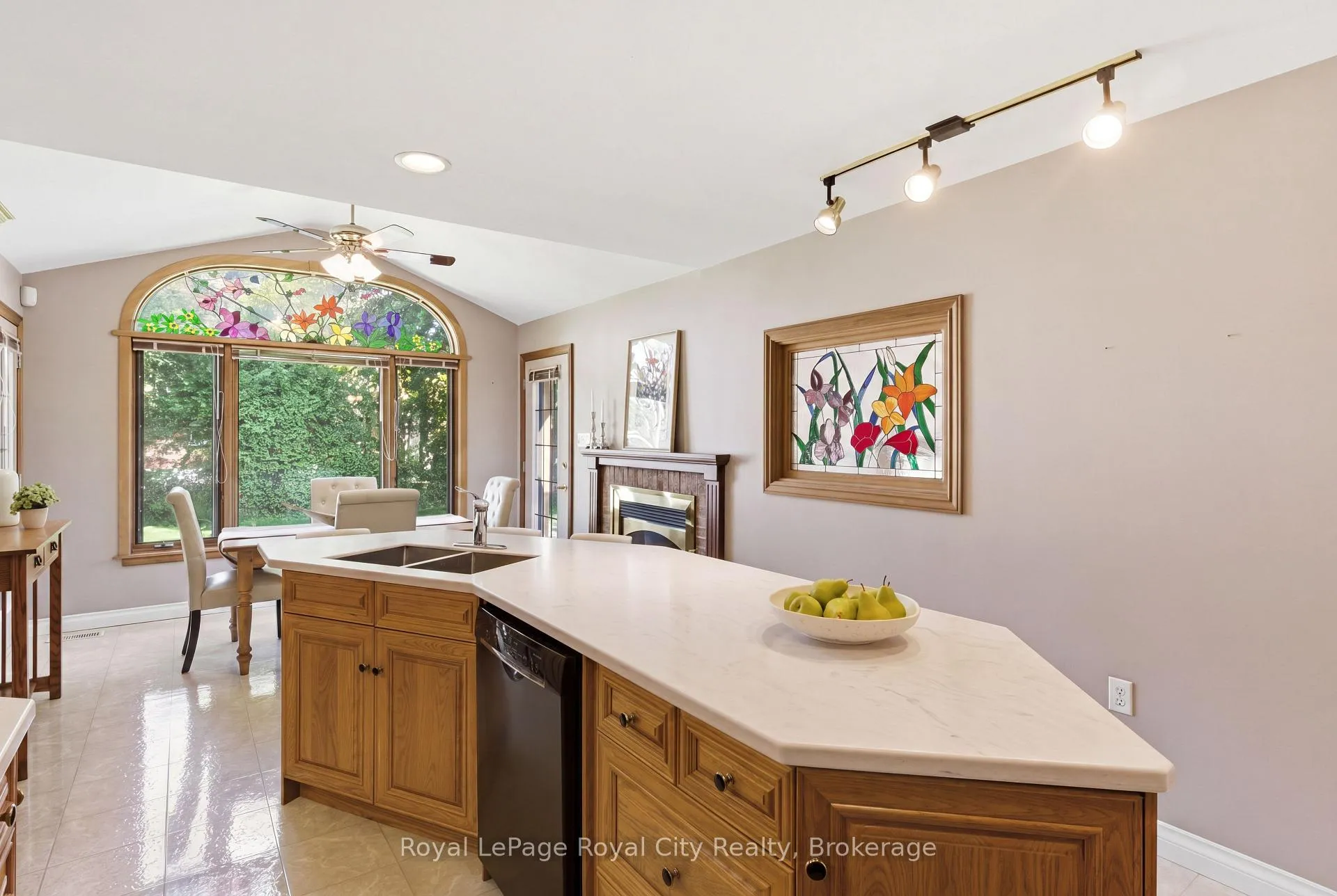 Photo 12 of 92 Dean Avenue, Guelph, Dovercliffe Park/Old University — HOMEH
