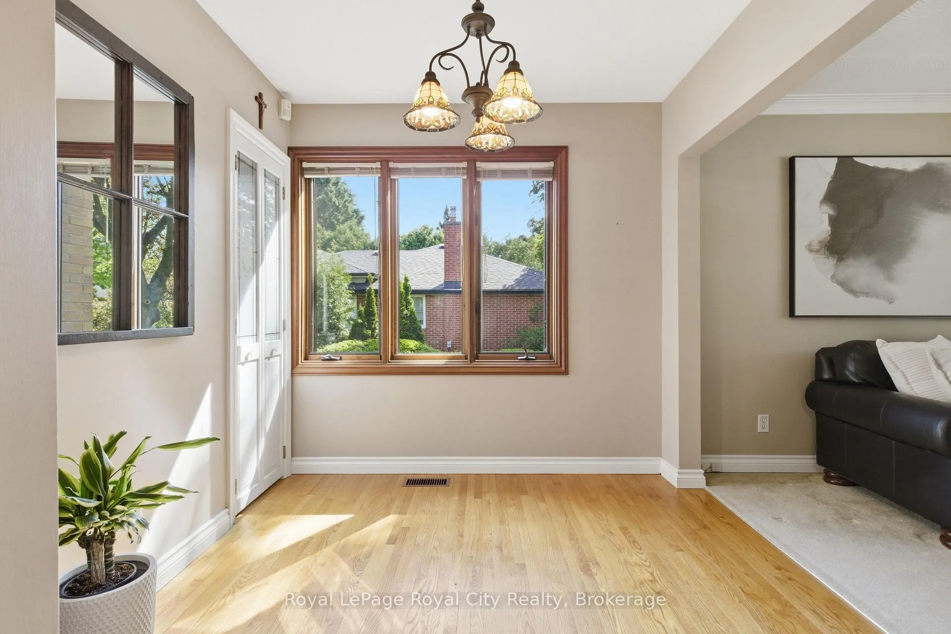 Photo 22 of 92 Dean Avenue, Guelph, Dovercliffe Park/Old University — HOMEH
