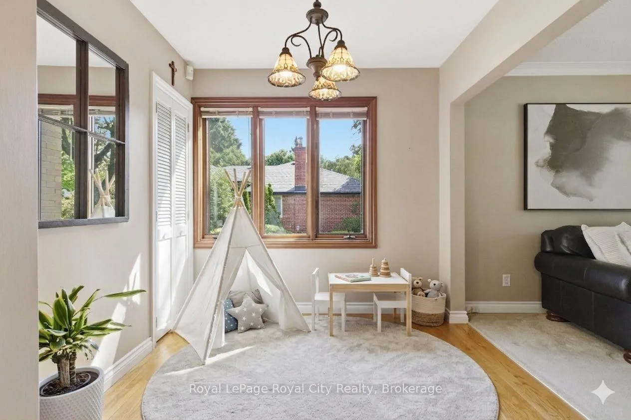 Photo 23 of 92 Dean Avenue, Guelph, Dovercliffe Park/Old University — HOMEH