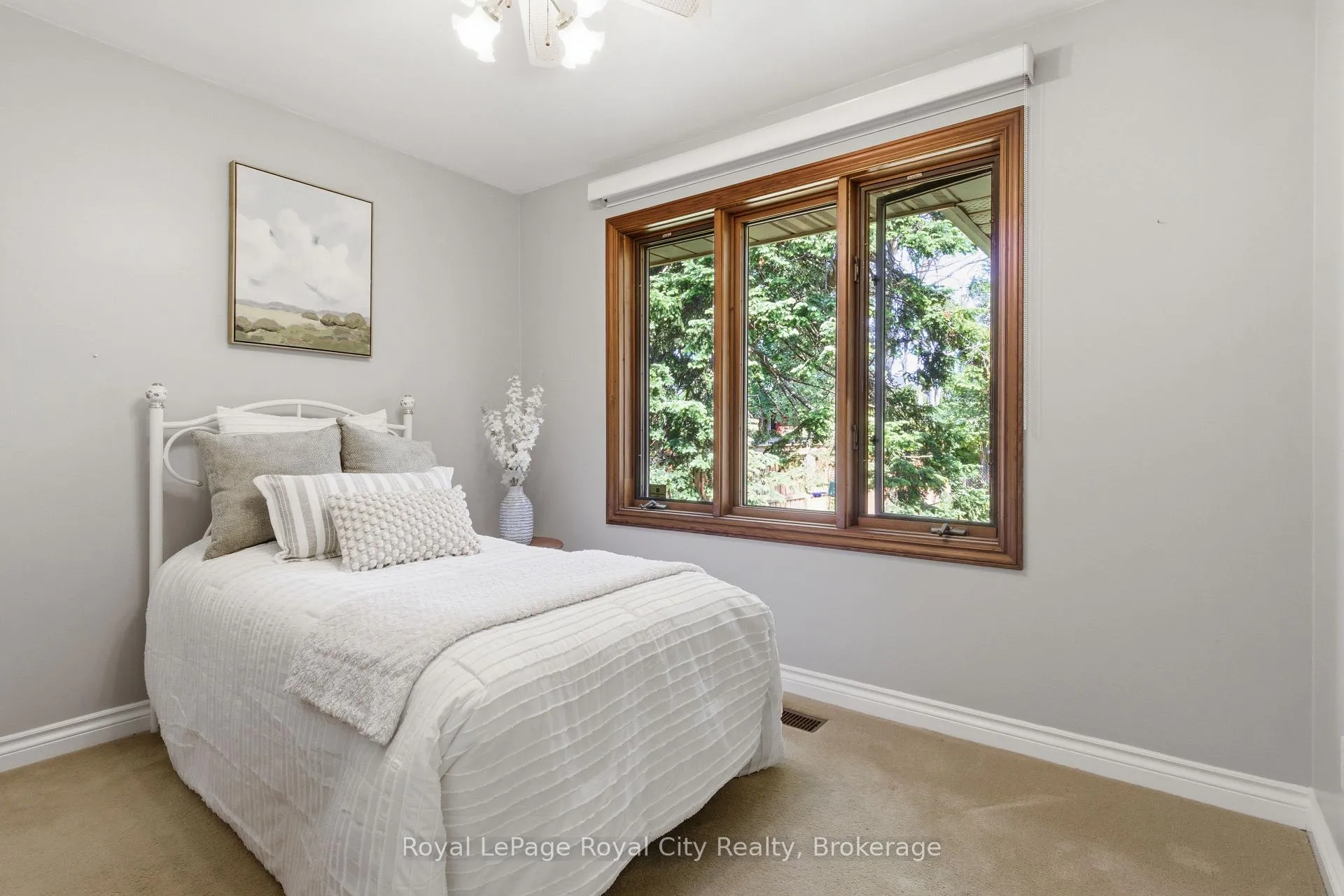 Photo 27 of 92 Dean Avenue, Guelph, Dovercliffe Park/Old University — HOMEH