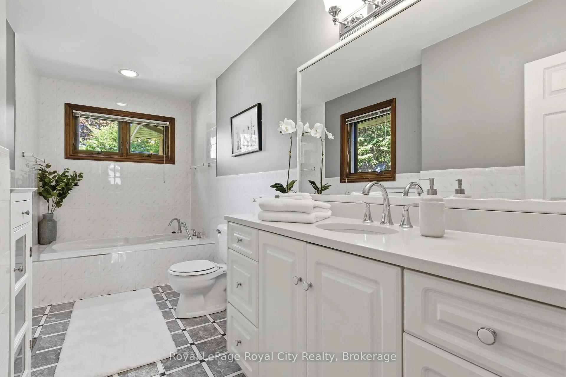 Photo 29 of 92 Dean Avenue, Guelph, Dovercliffe Park/Old University — HOMEH