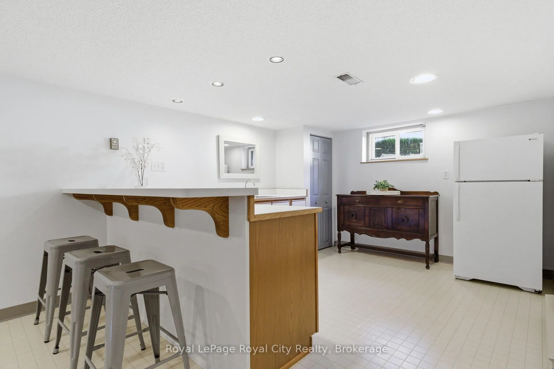 Photo 34 of 92 Dean Avenue, Guelph, Dovercliffe Park/Old University — HOMEH