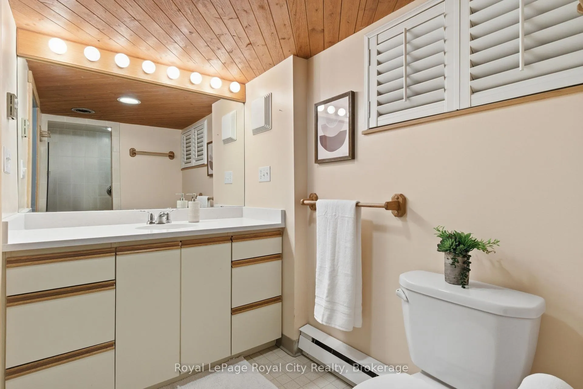 Photo 37 of 92 Dean Avenue, Guelph, Dovercliffe Park/Old University — HOMEH