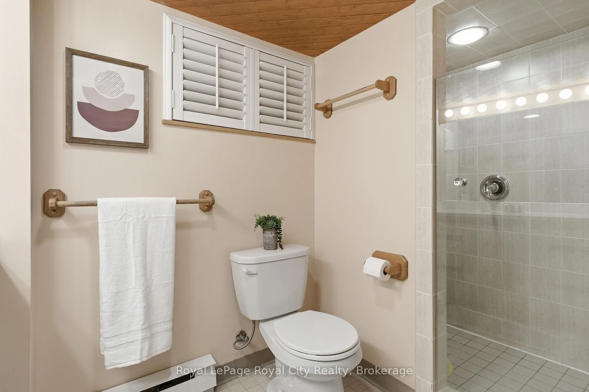 Photo 38 of 92 Dean Avenue, Guelph, Dovercliffe Park/Old University — HOMEH
