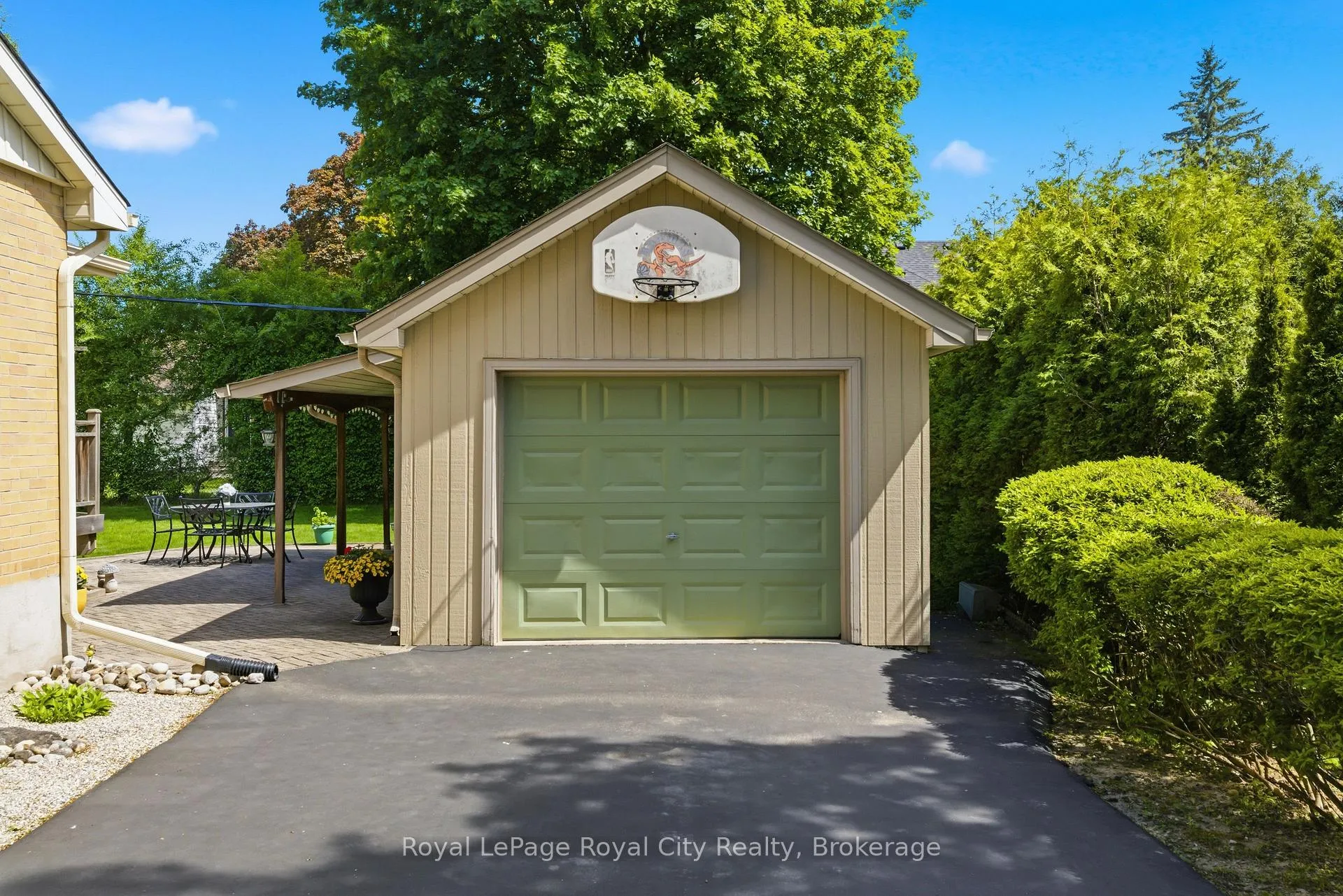 Photo 40 of 92 Dean Avenue, Guelph, Dovercliffe Park/Old University — HOMEH