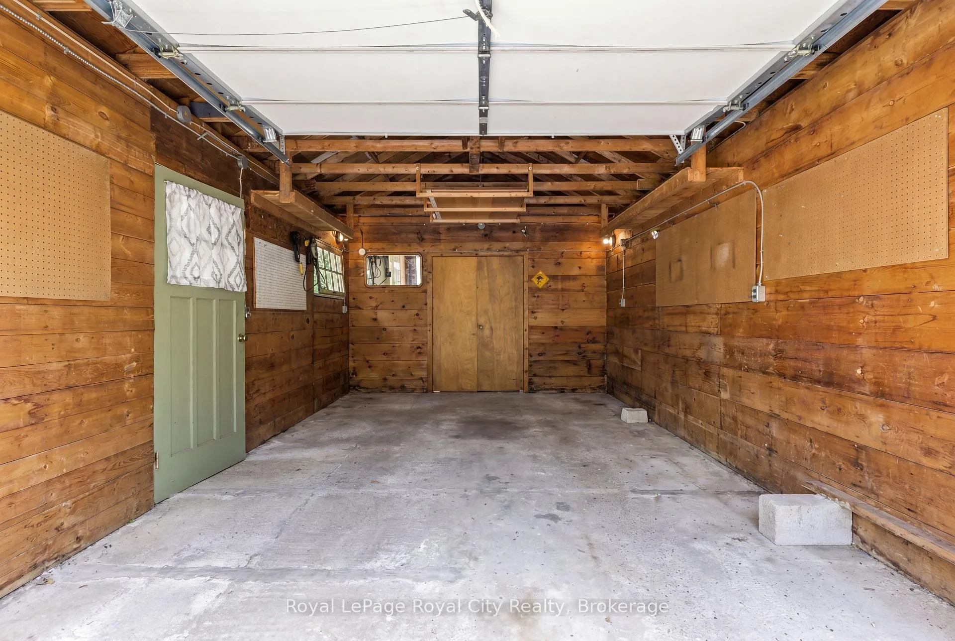 Photo 41 of 92 Dean Avenue, Guelph, Dovercliffe Park/Old University — HOMEH