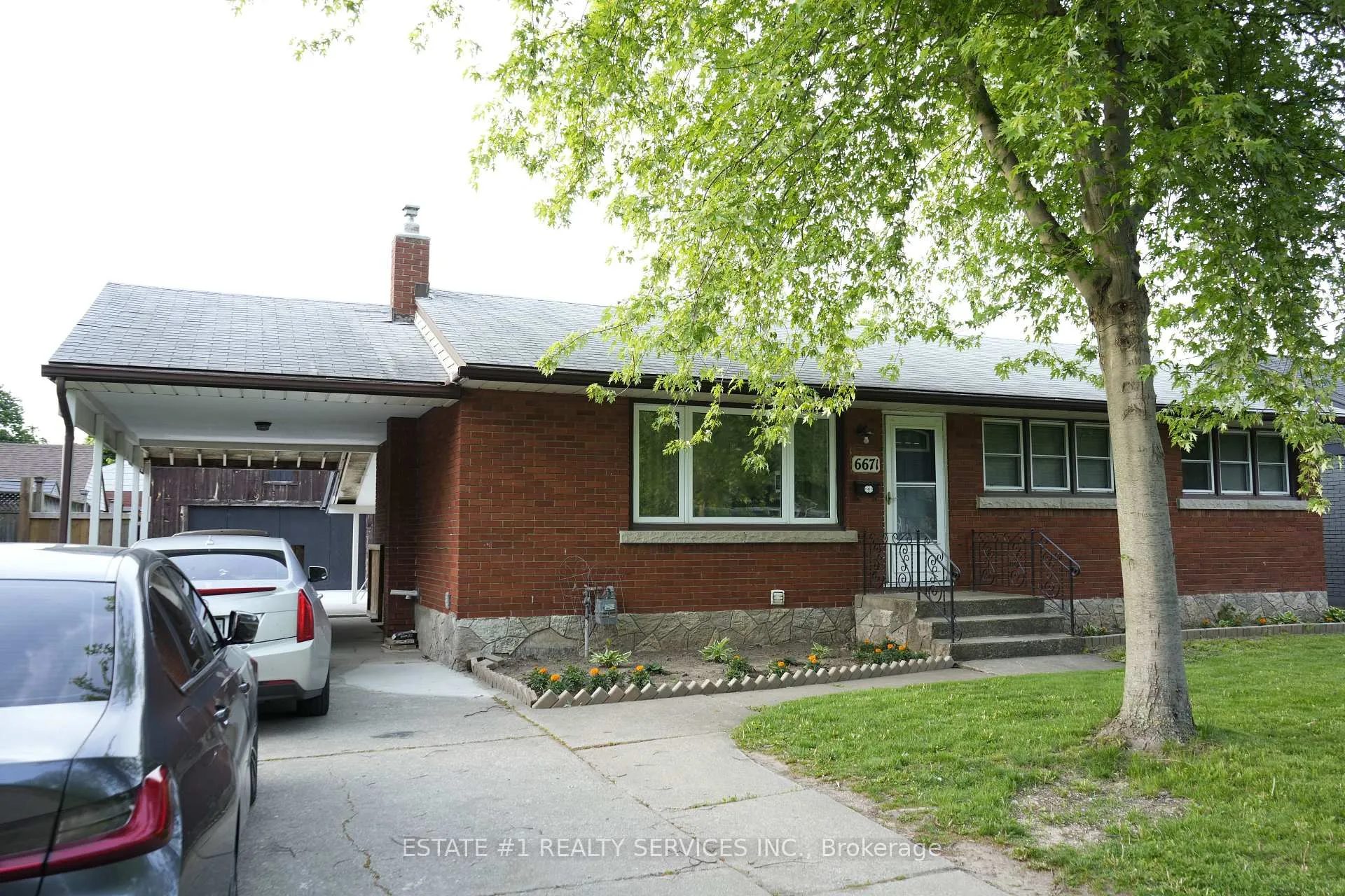 Photo 4 of 6671 Russell Street, Niagara Falls, Stamford — HOMEH