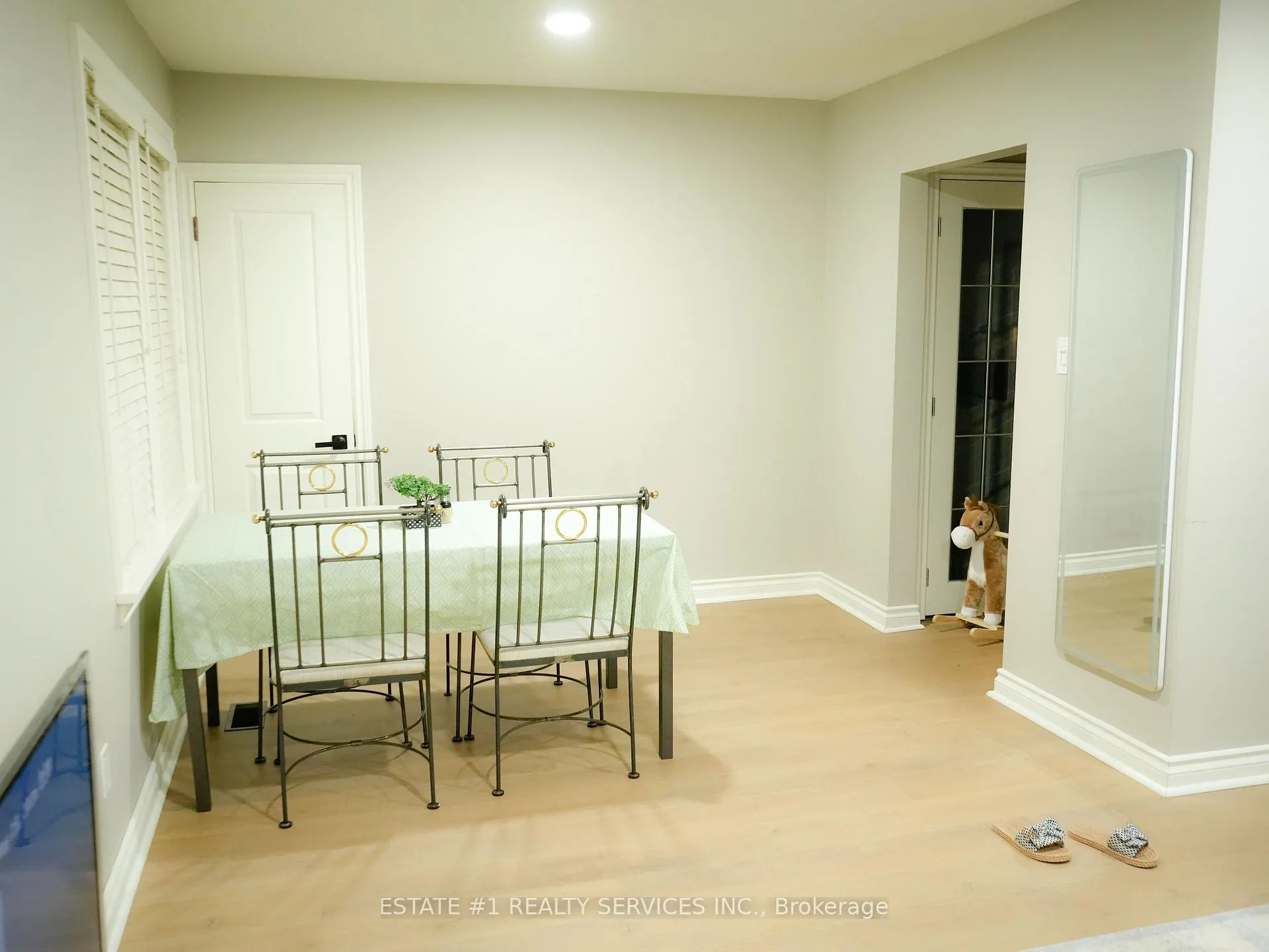 Photo 13 of 6671 Russell Street, Niagara Falls, Stamford — HOMEH