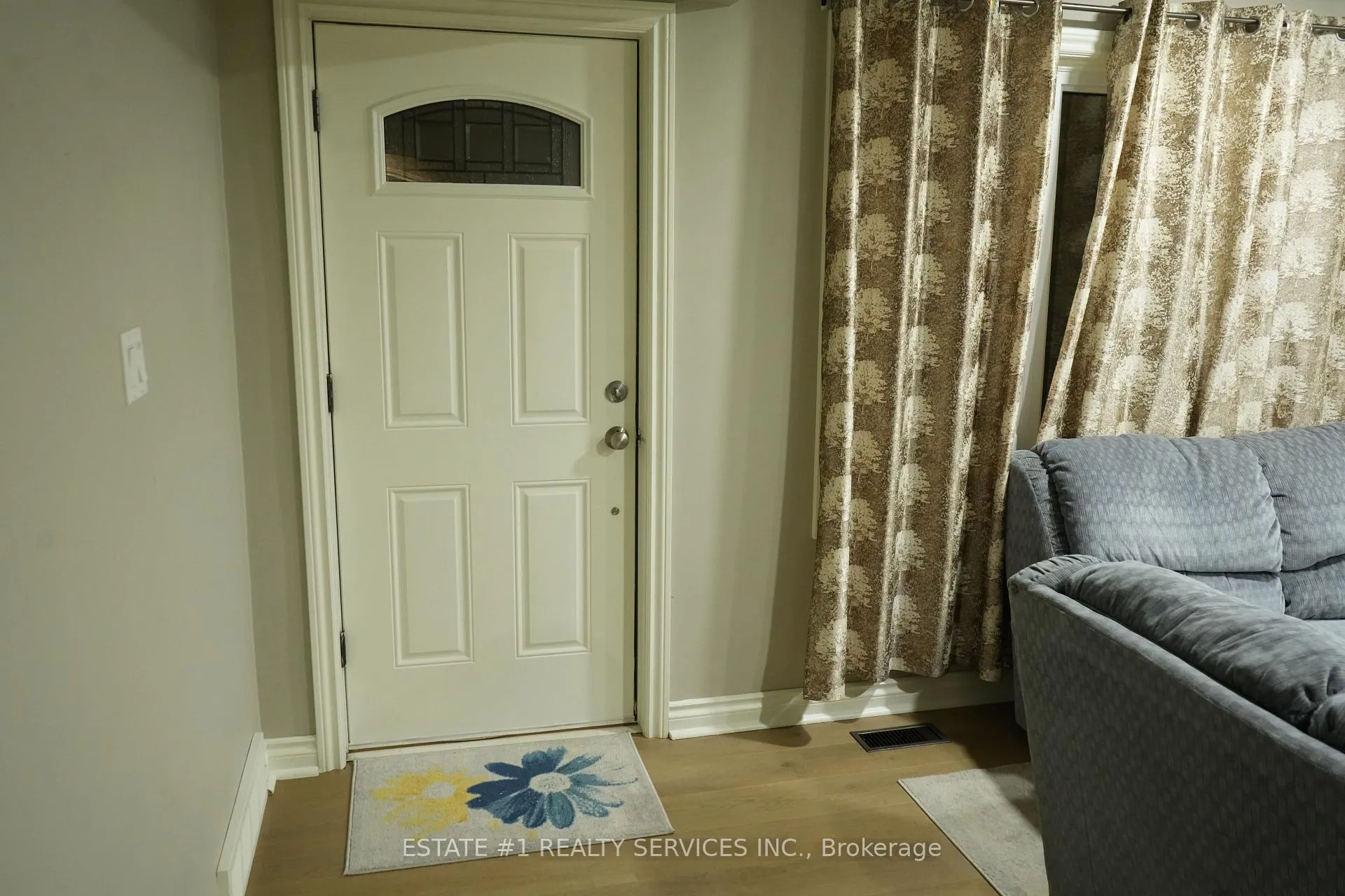 Photo 14 of 6671 Russell Street, Niagara Falls, Stamford — HOMEH