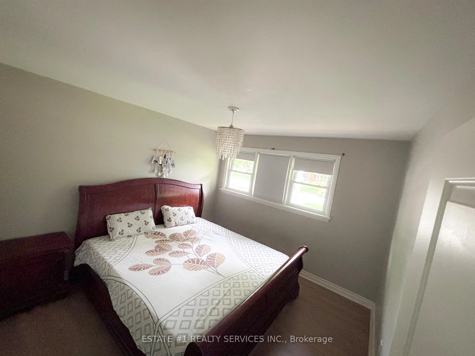 Photo 25 of 6671 Russell Street, Niagara Falls, Stamford — HOMEH