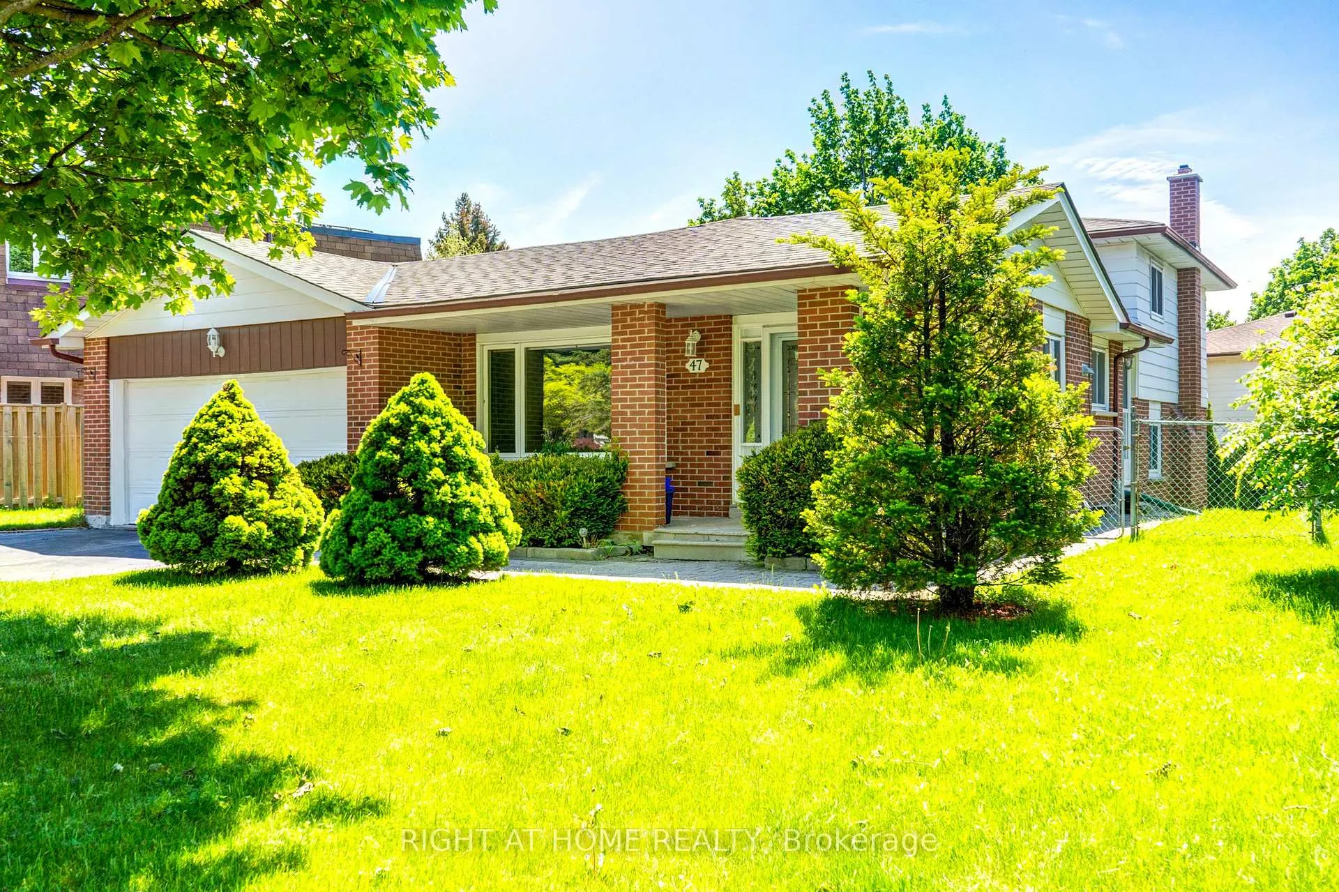 Photo 4 of 47 Shieldmark Crescent, Markham, Royal Orchard — HOMEH