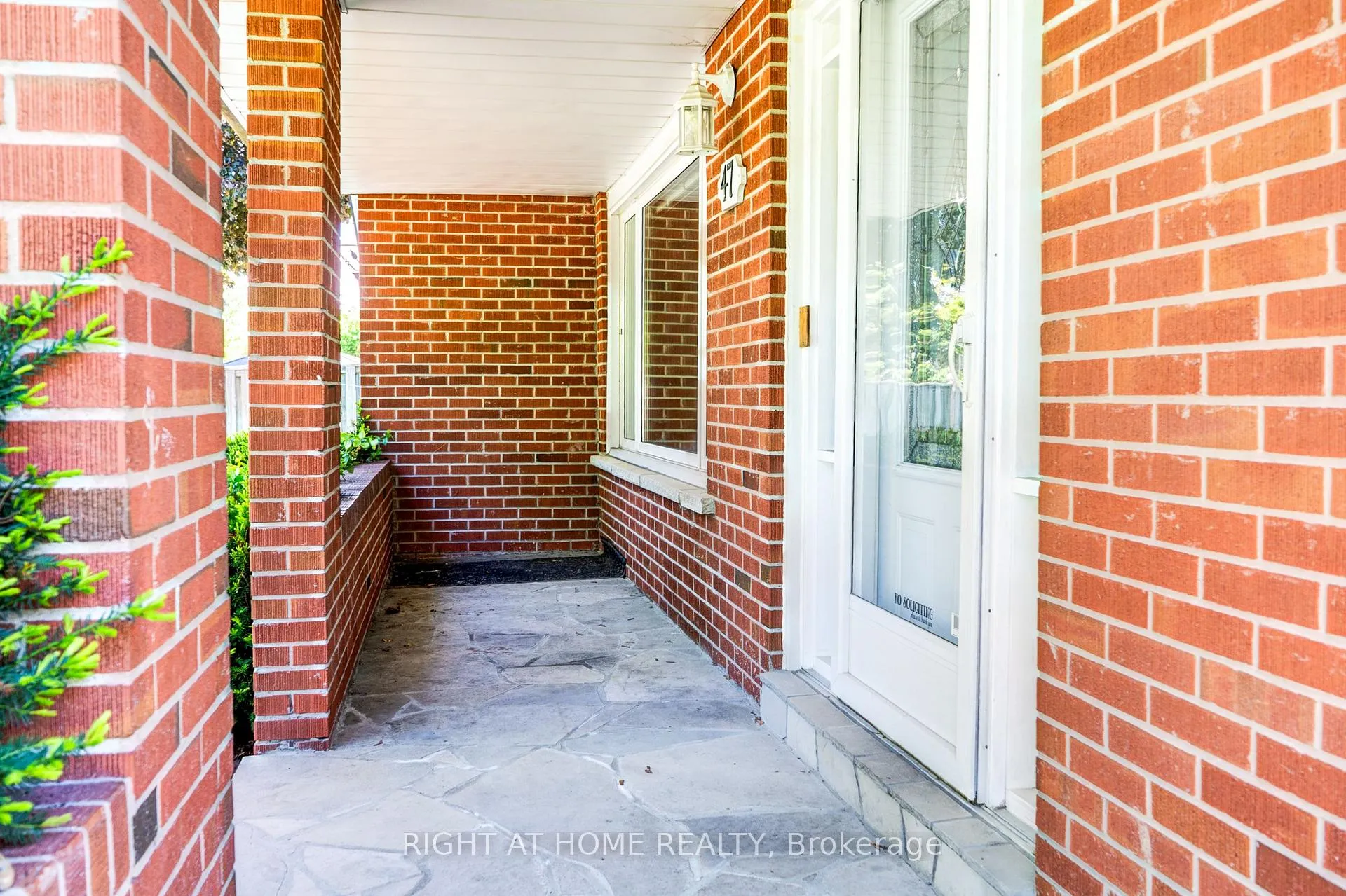 Photo 5 of 47 Shieldmark Crescent, Markham, Royal Orchard — HOMEH